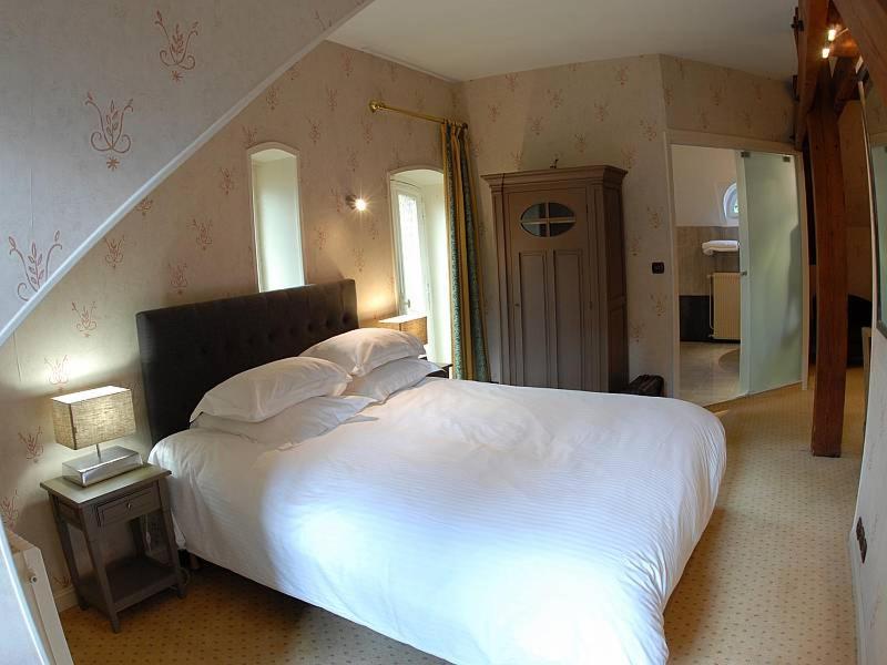 Queen Suite with Spa Bath