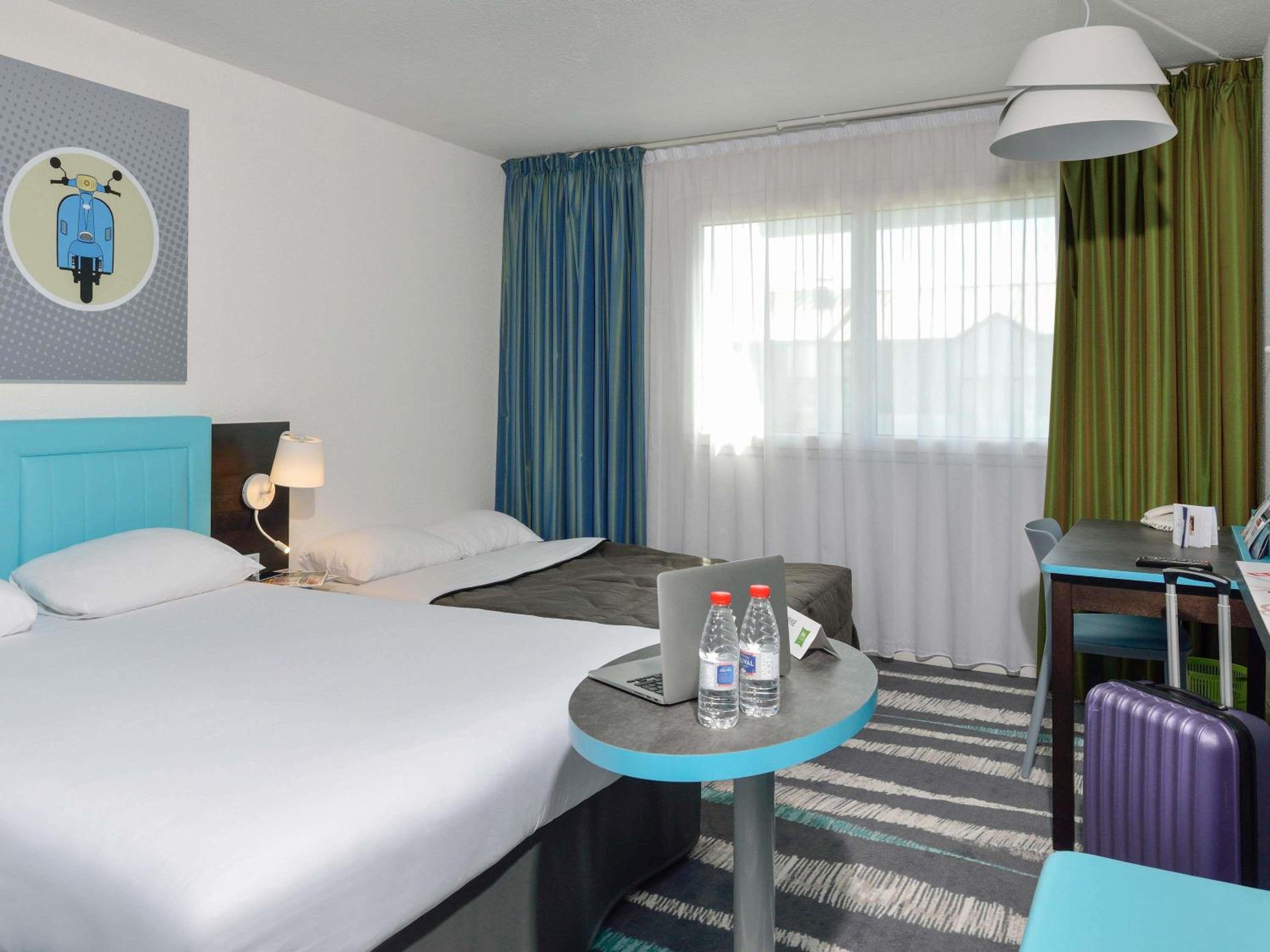 Standard Room with Double Bed and Twin Beds - Photo 1