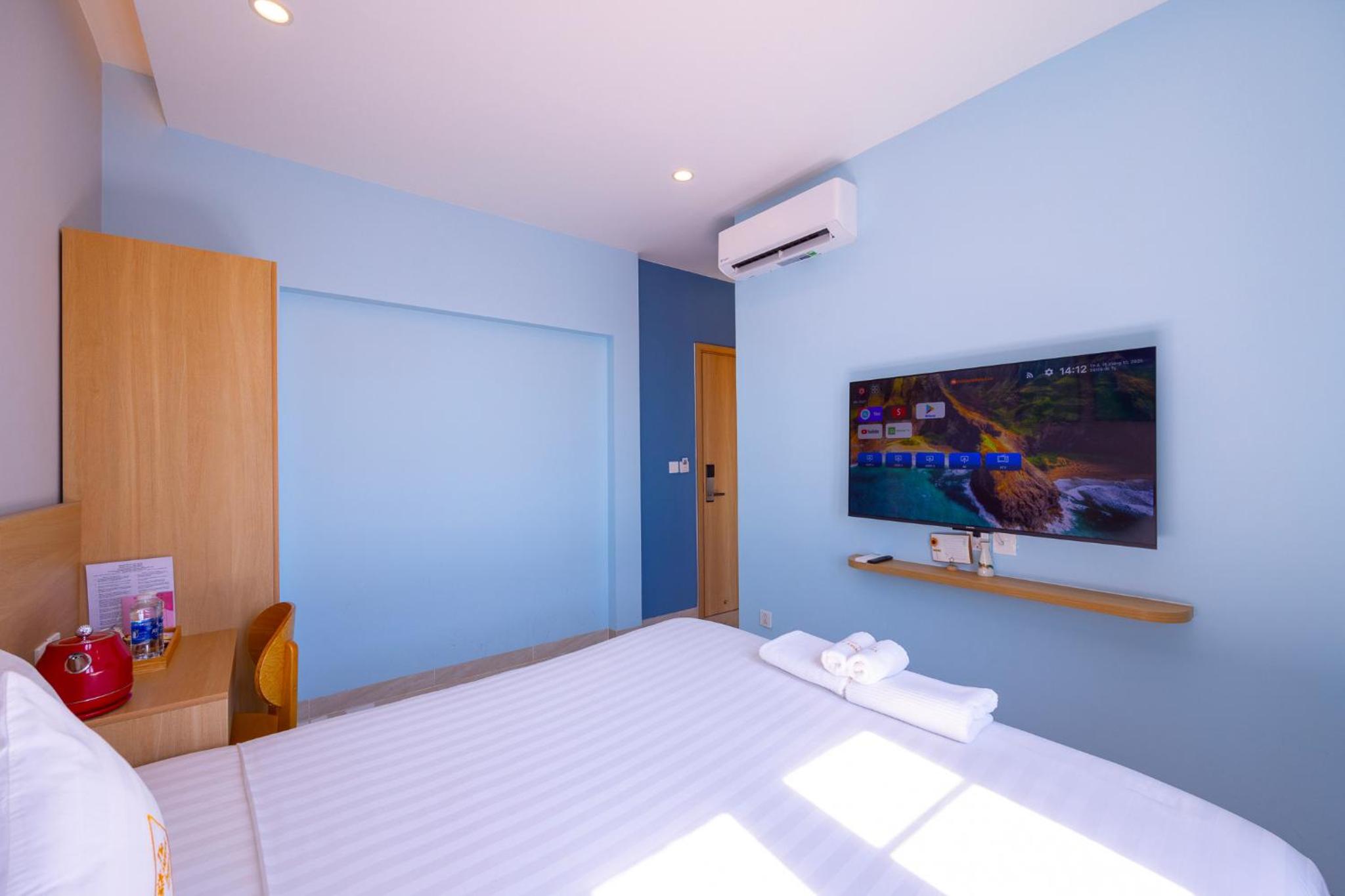 Double Room with Sea View - Photo 9