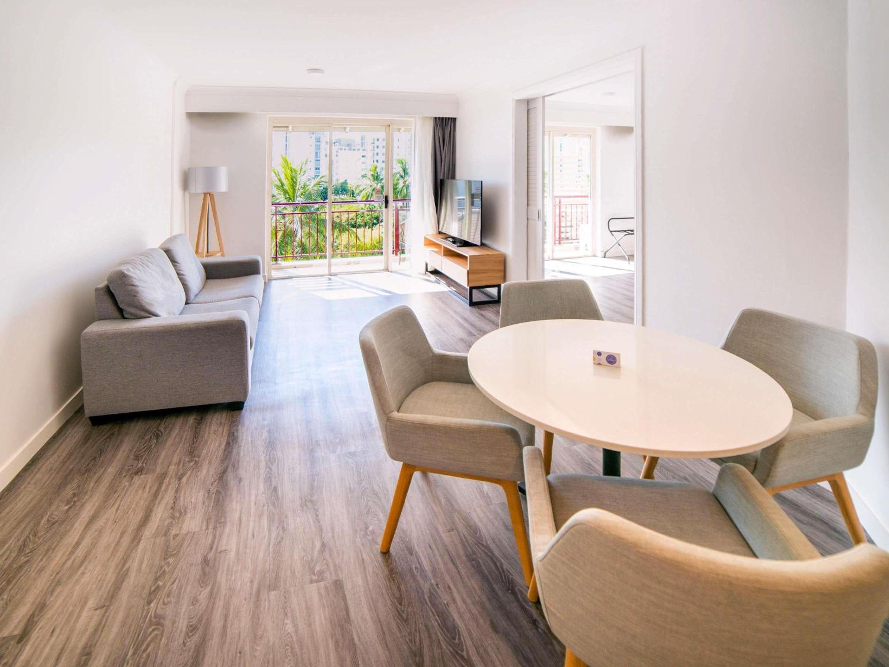 Deluxe King Suite