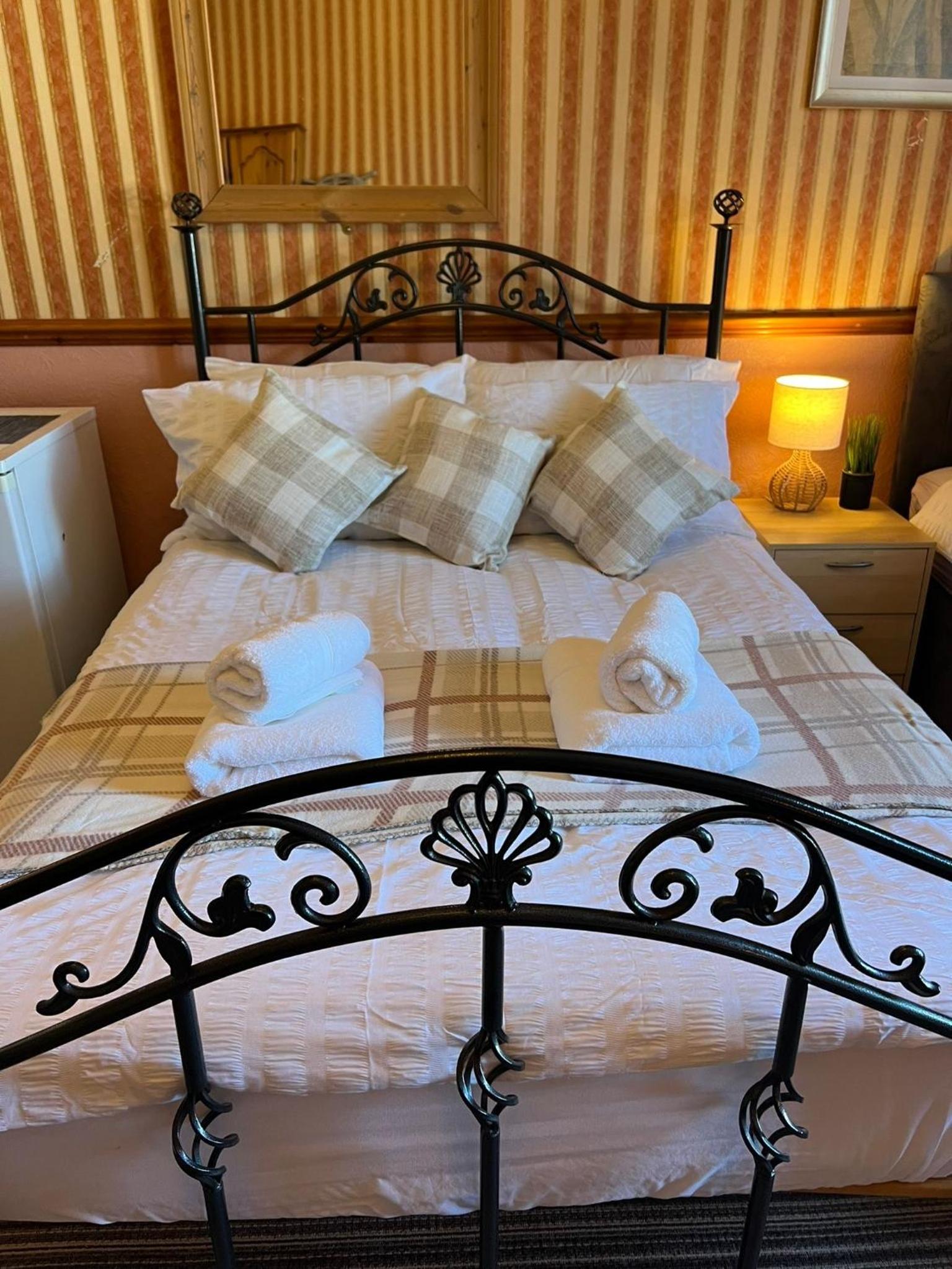Standard Double Room with Shared Bathroom