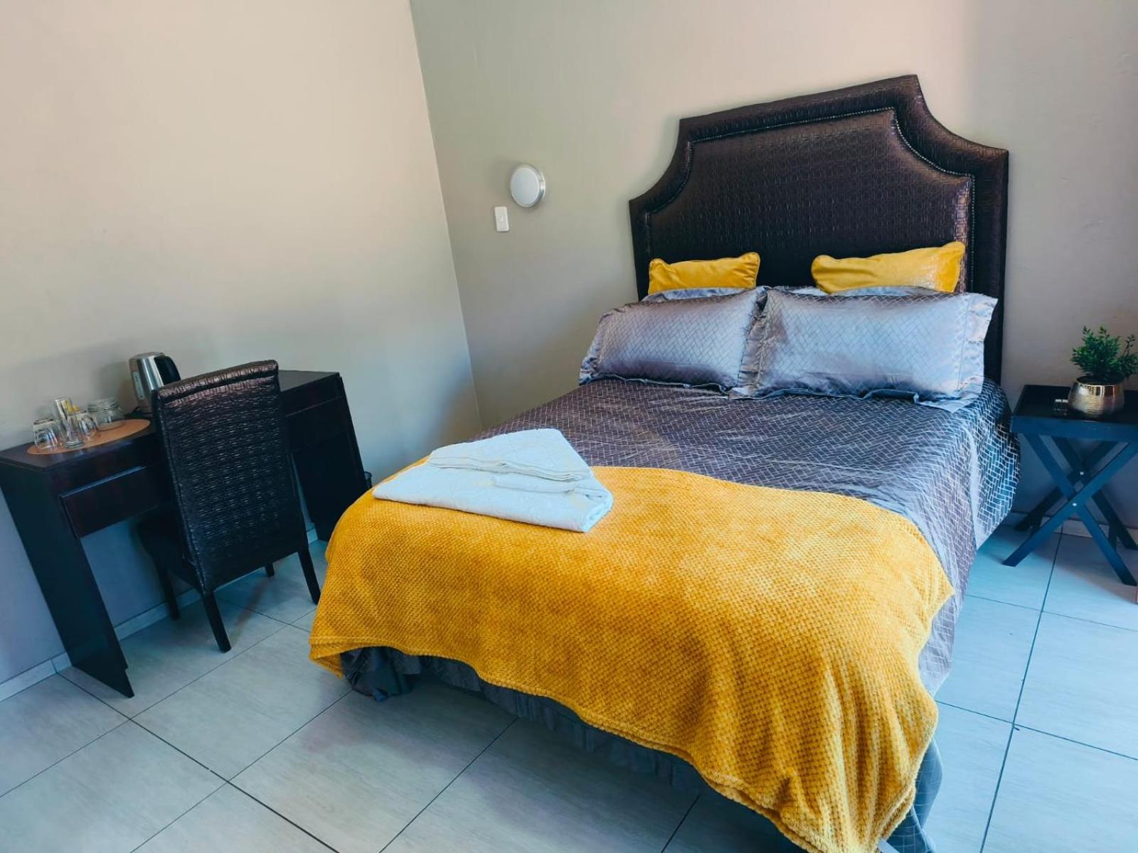 Standard Queen Room