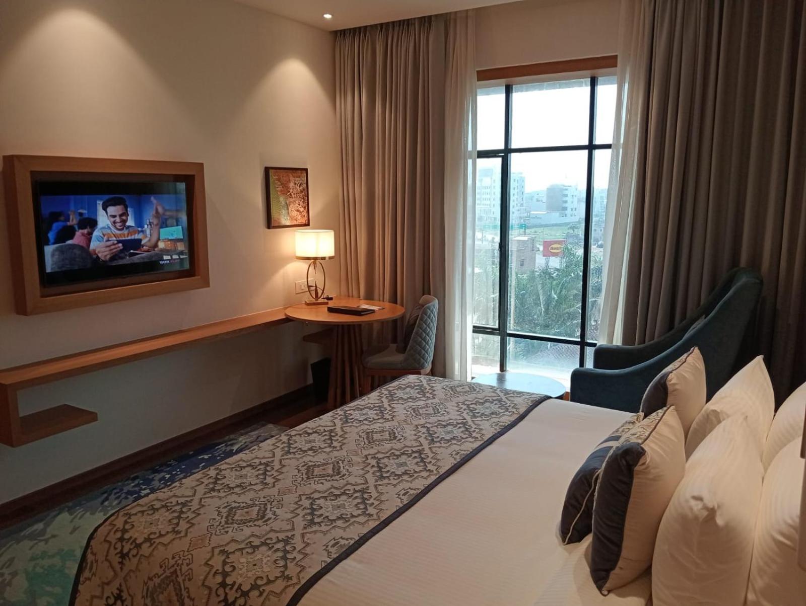 Sarovar Suite - 1 Double Bed - Photo 2