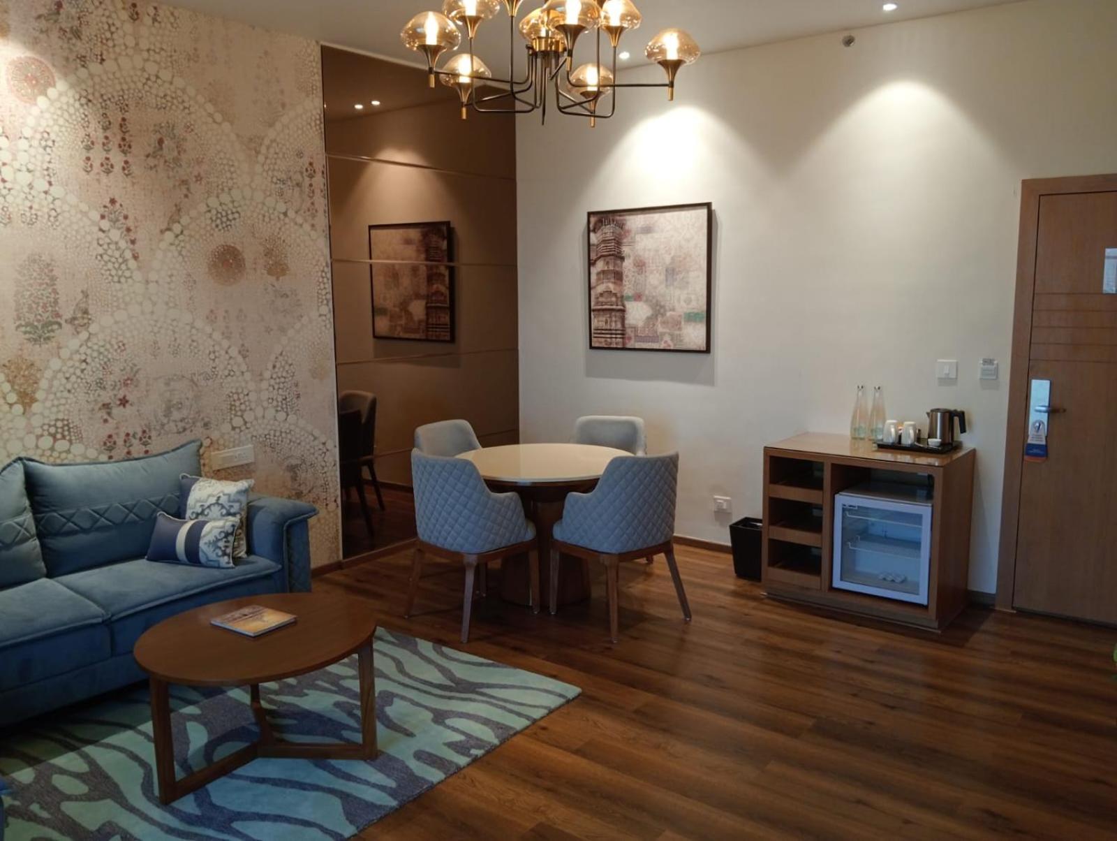 Sarovar Suite - 1 Double Bed - Photo 3