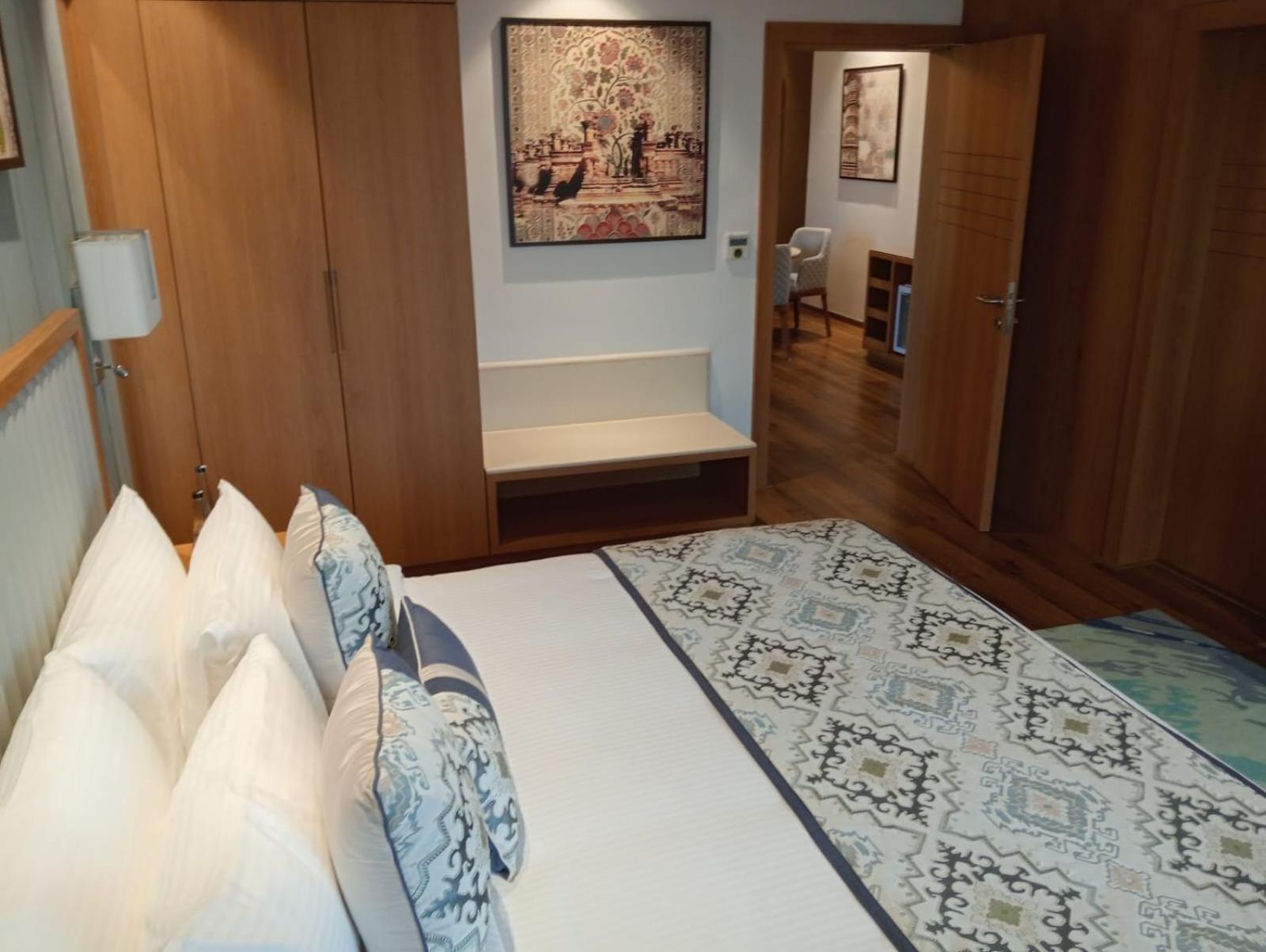 Sarovar Suite - 1 Double Bed - Photo 4