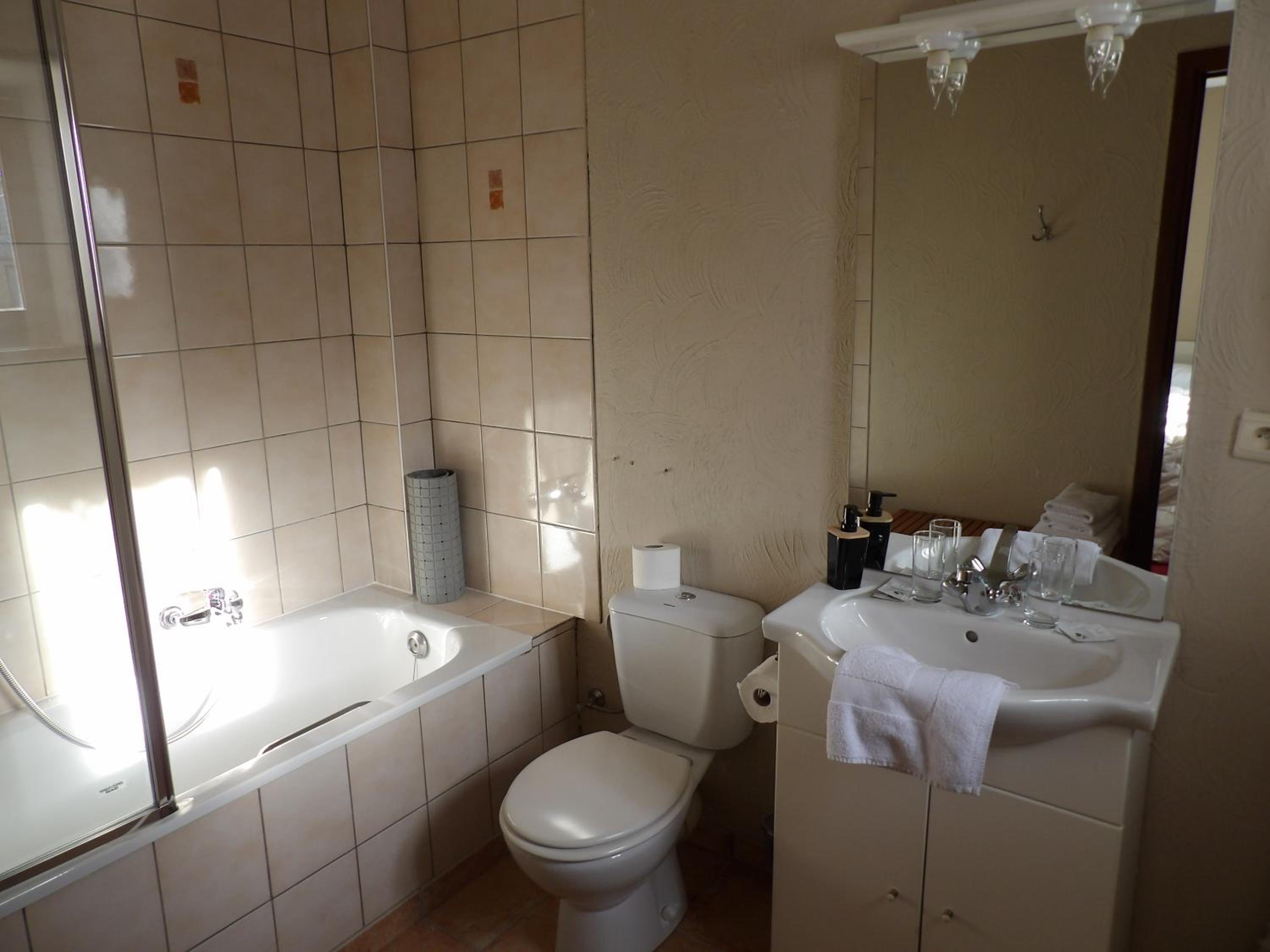 Economy Double Room photo 3