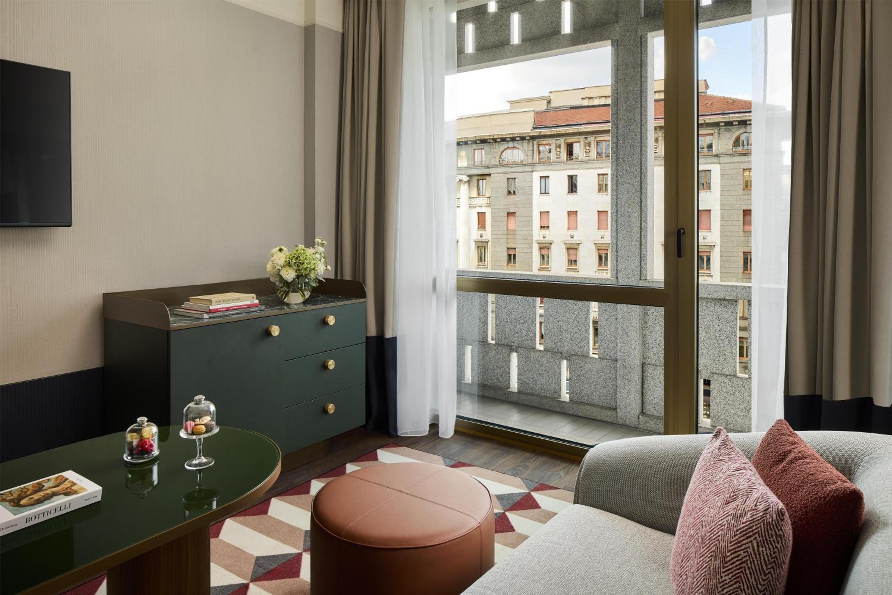 Junior Suite Executive with Extrabed (2 Adults + 1 Child) - Photo 1