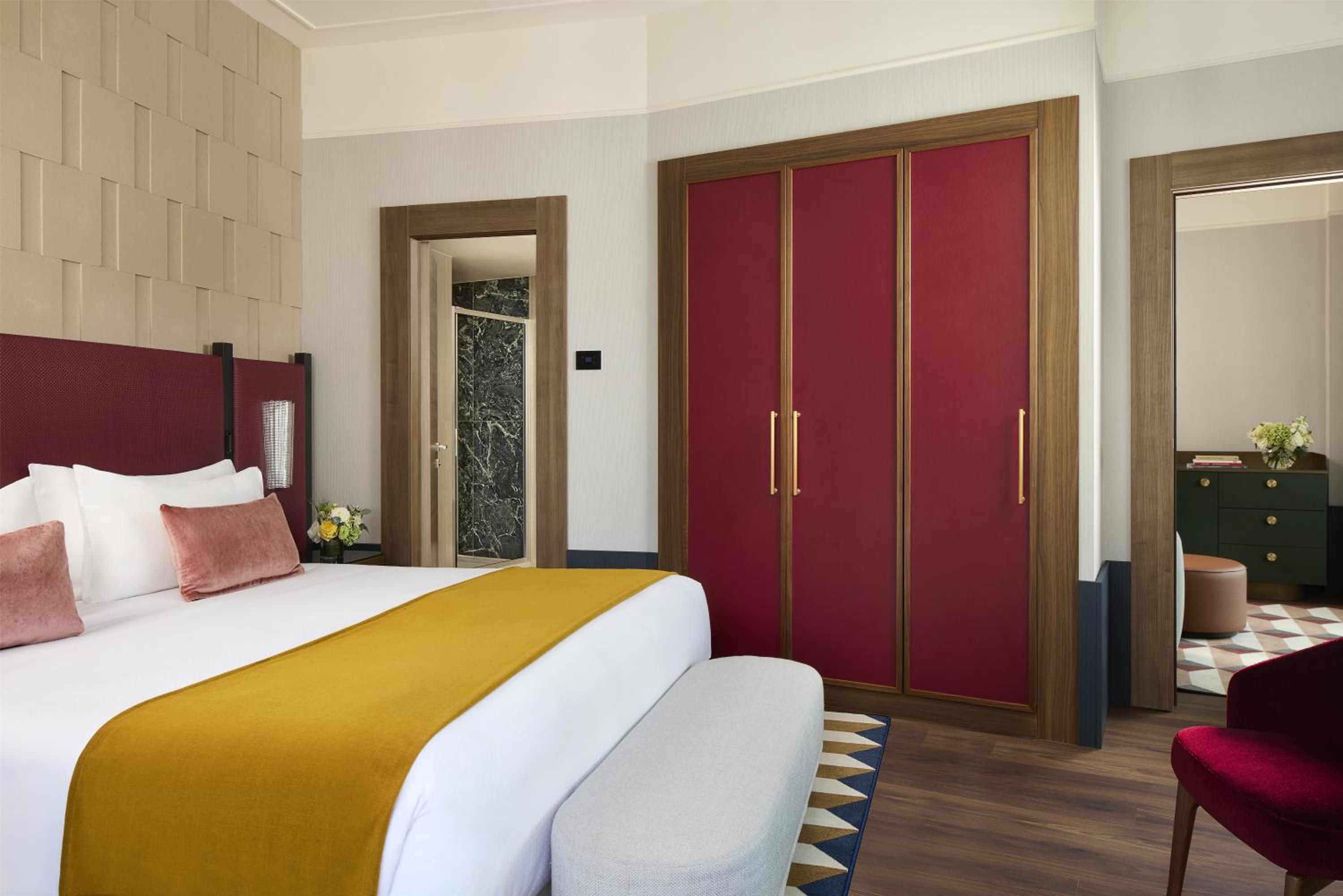 Suite Corner - Photo 3