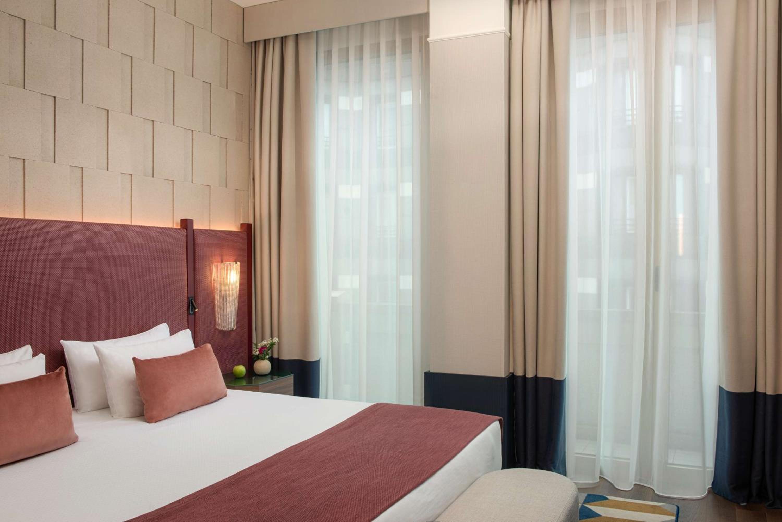Junior Suite Executive with Extrabed (2 Adults + 1 Child) - Photo 4
