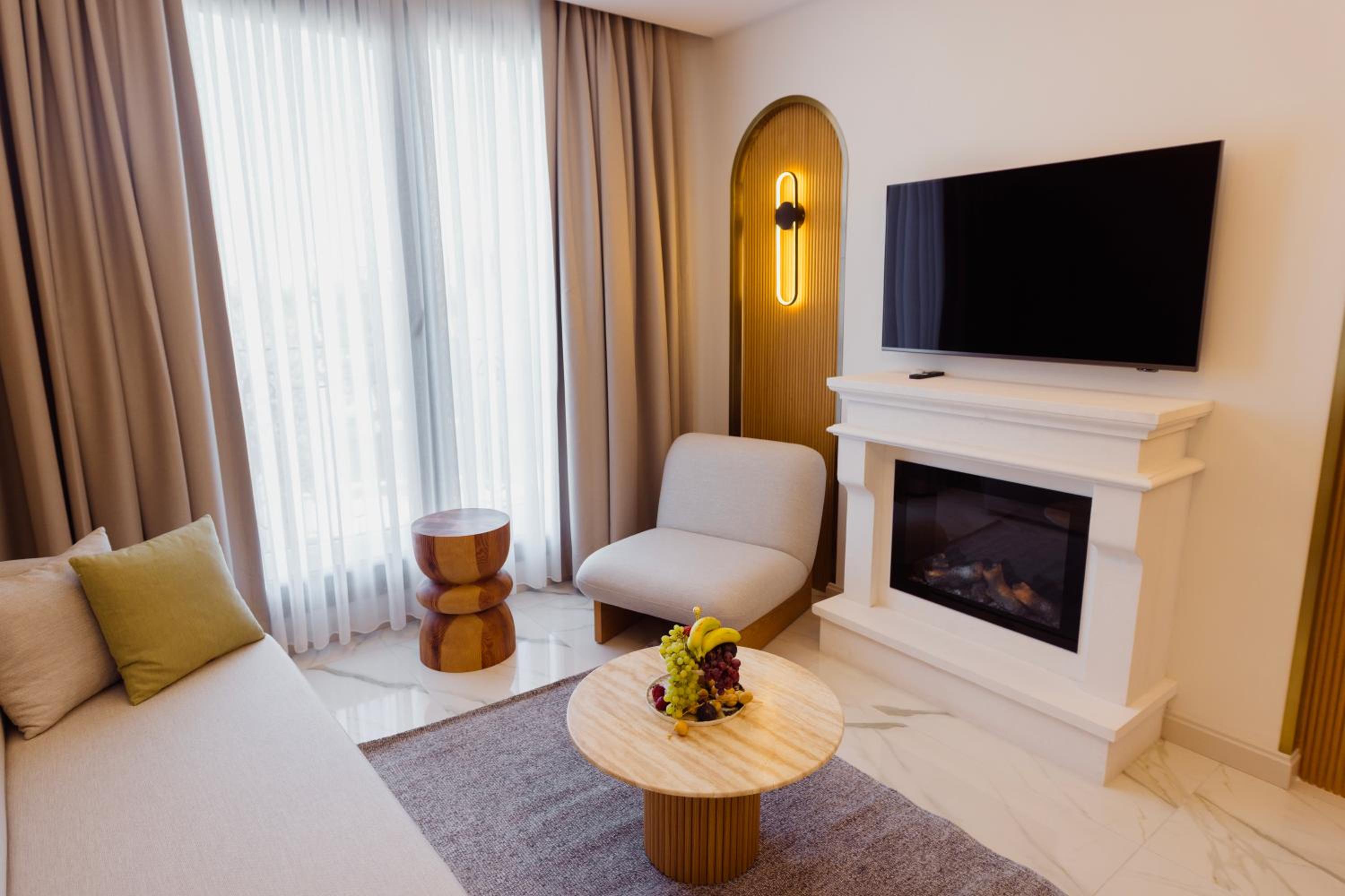 Suite with Hot Tub photo 1