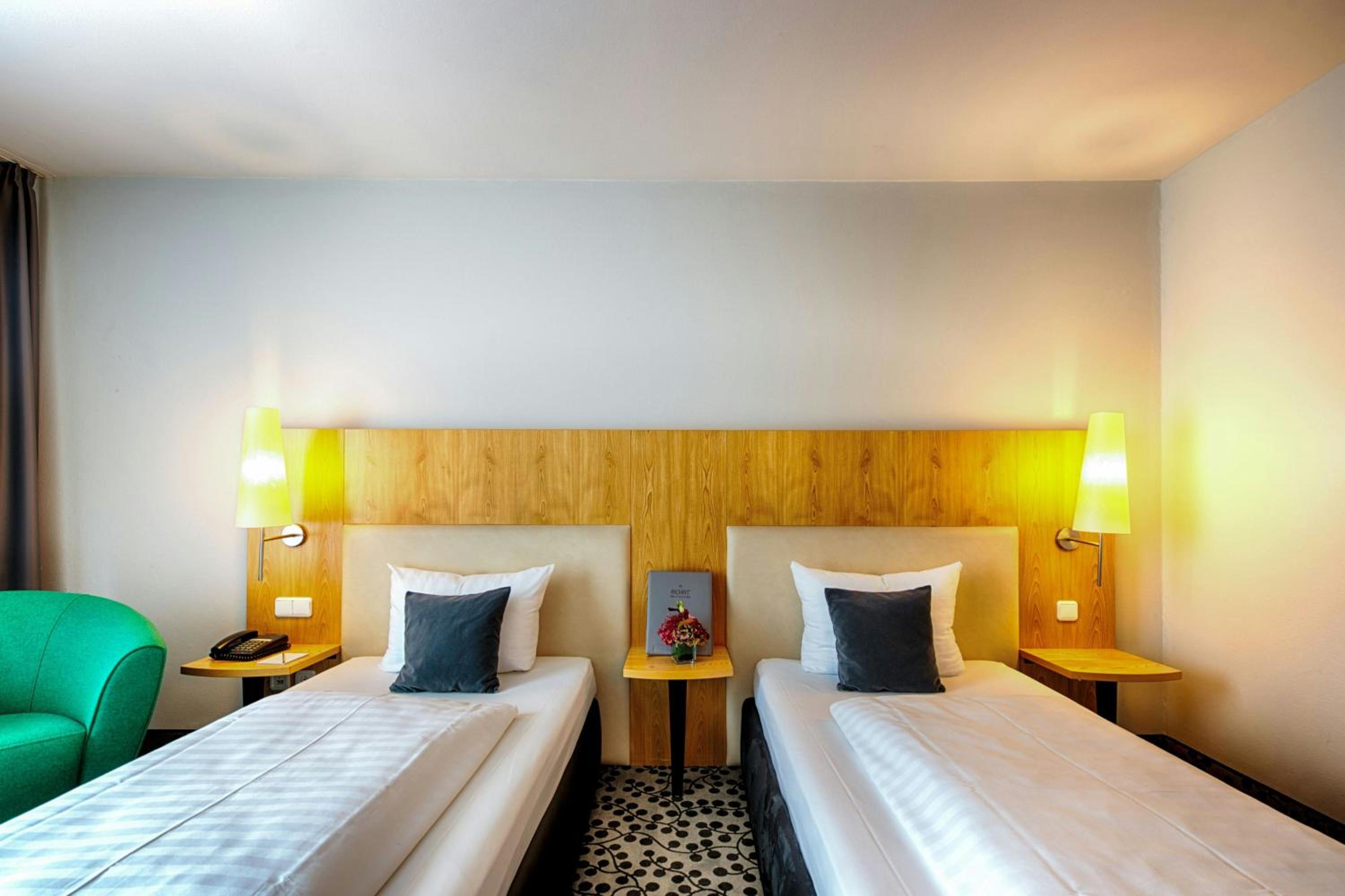 Standard Twin Room with City View