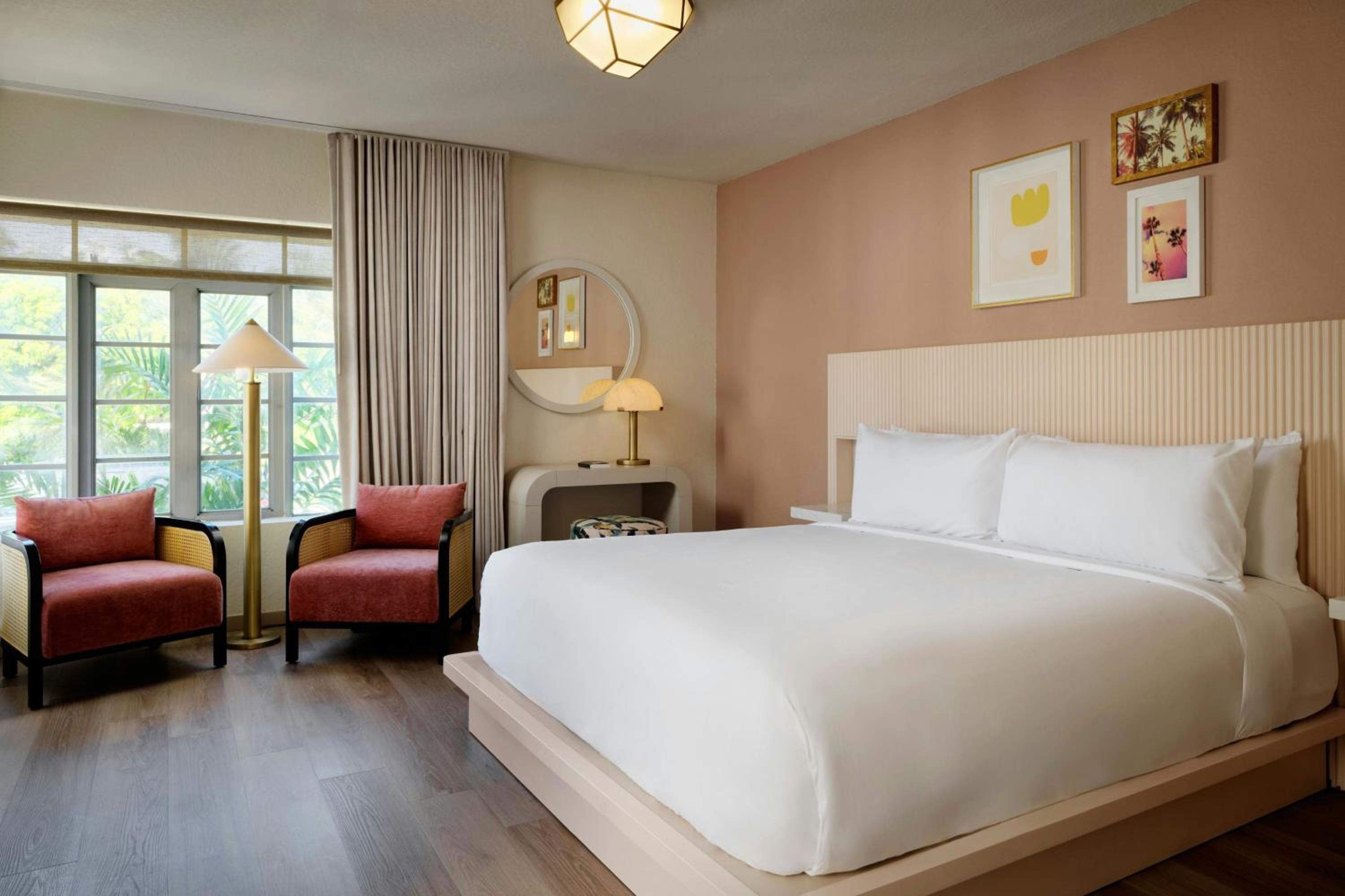 King Room with Roll-In Shower - Mobility and Hearing Accessible