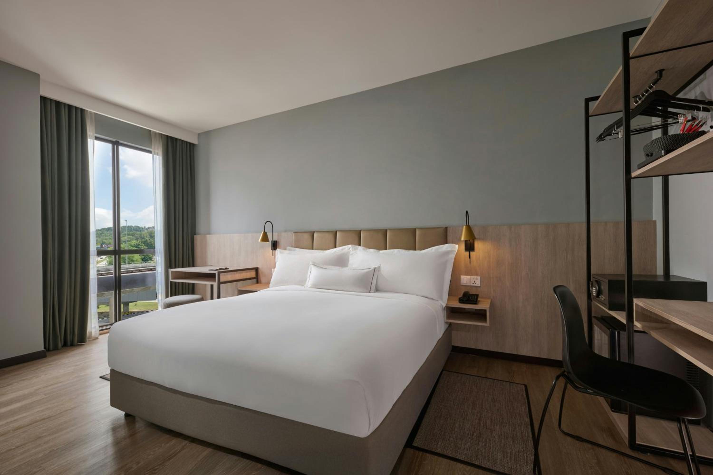 Premium King Room photo 2
