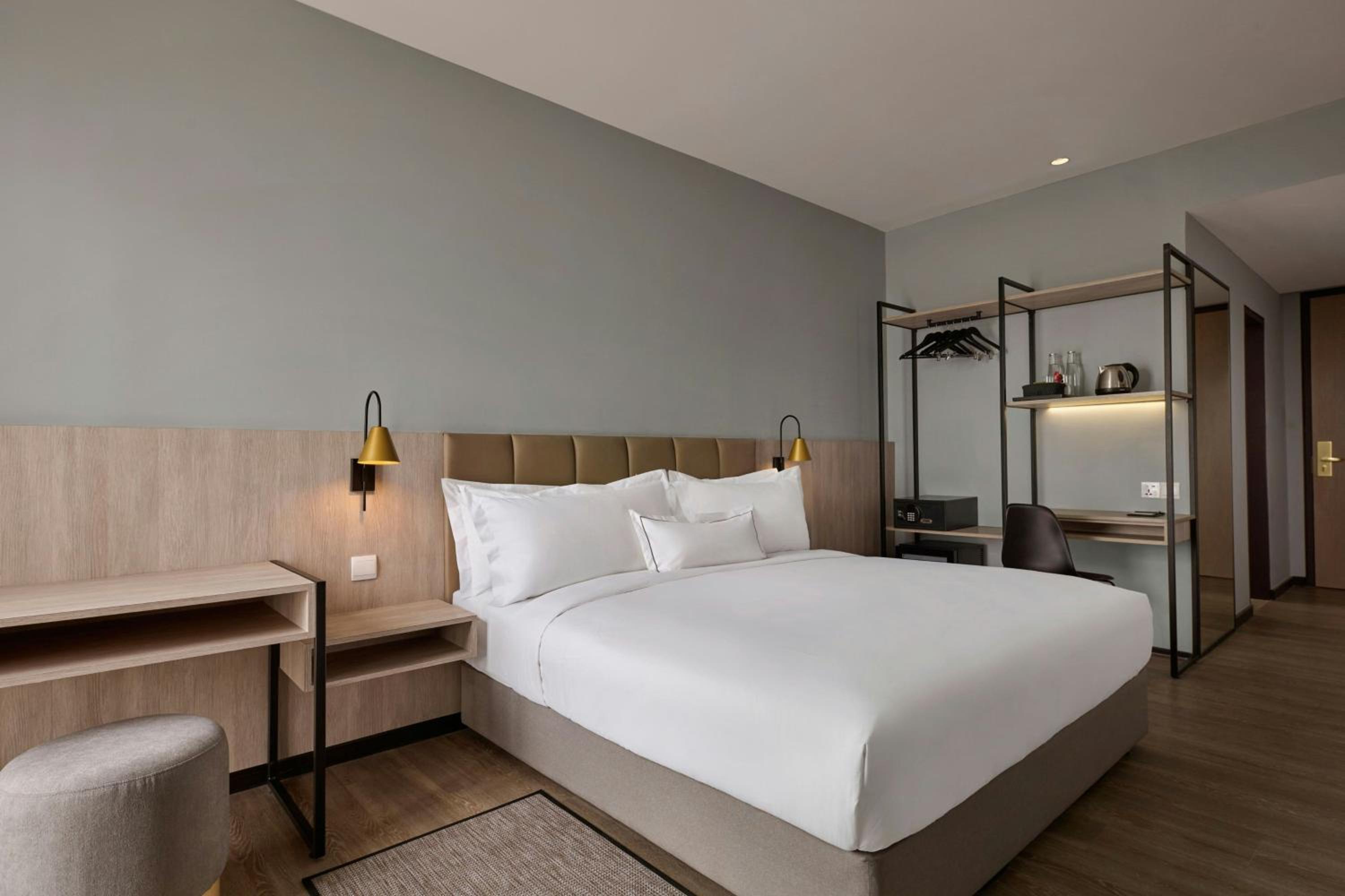 Premium King Room photo 3