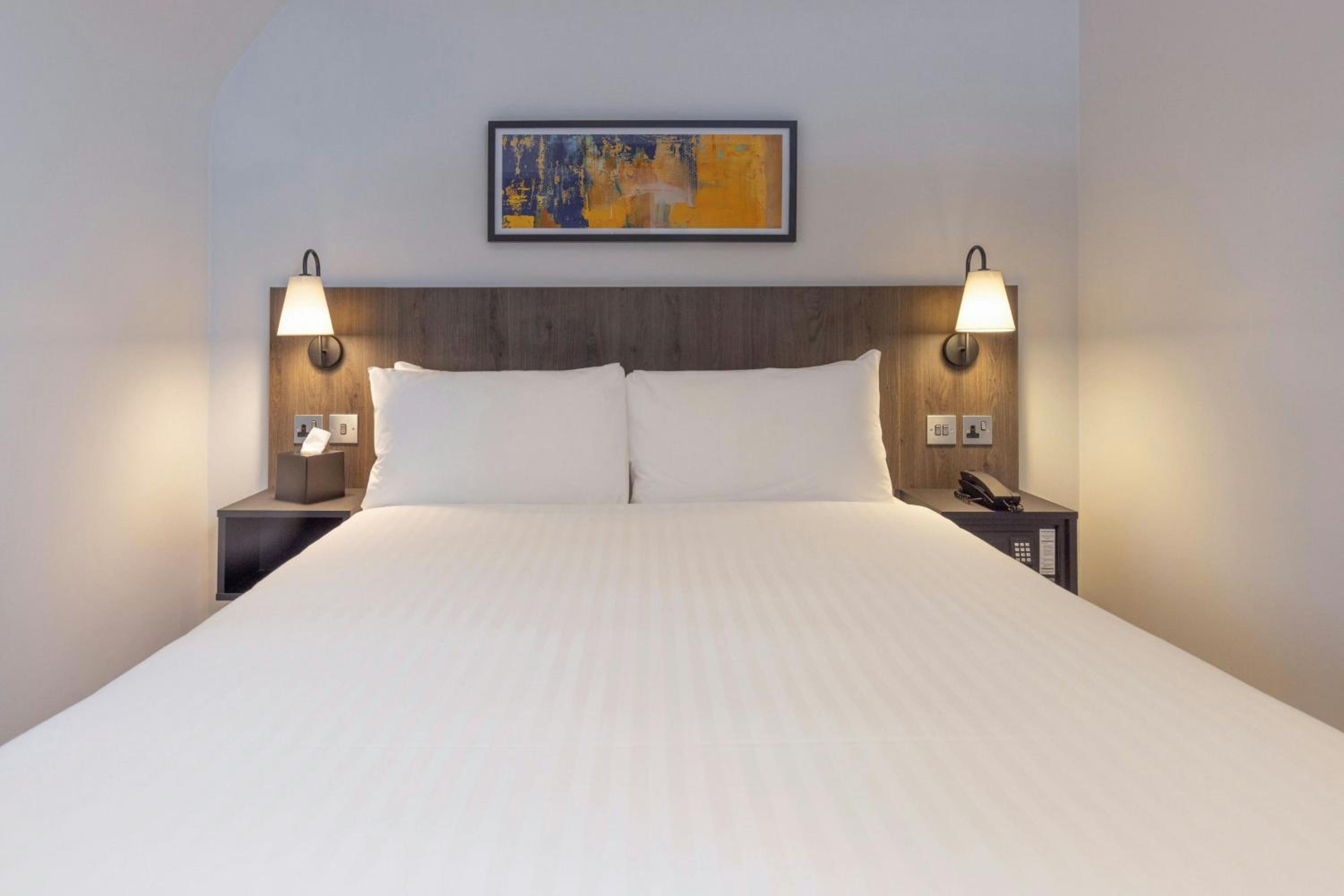 Standard Double Room - Windowless photo 2