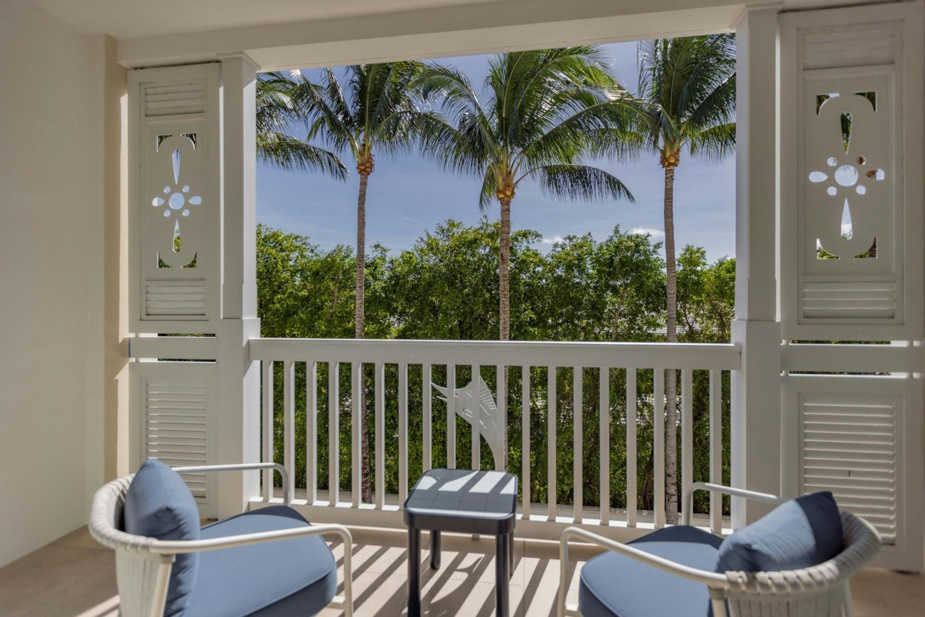 King Room with Balcony and Pool View - Photo 2