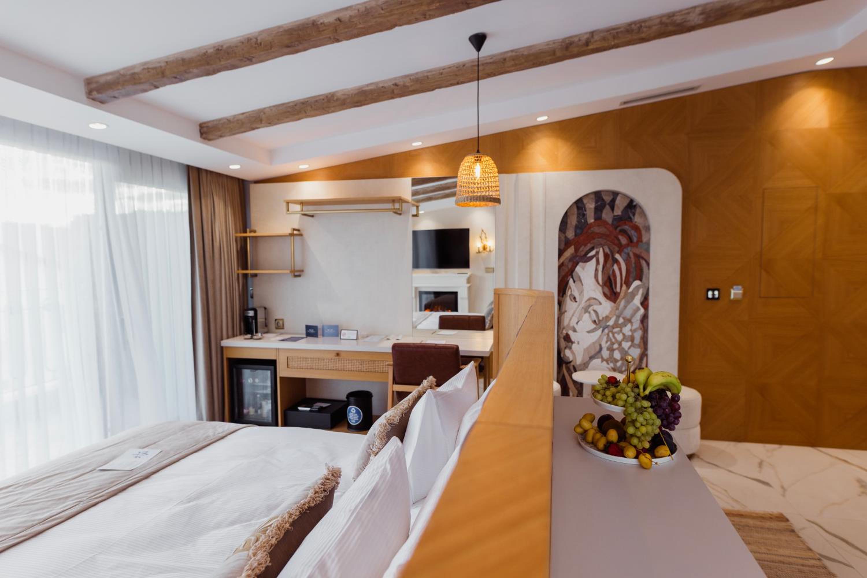 Deluxe Double Room with Balcony photo 1