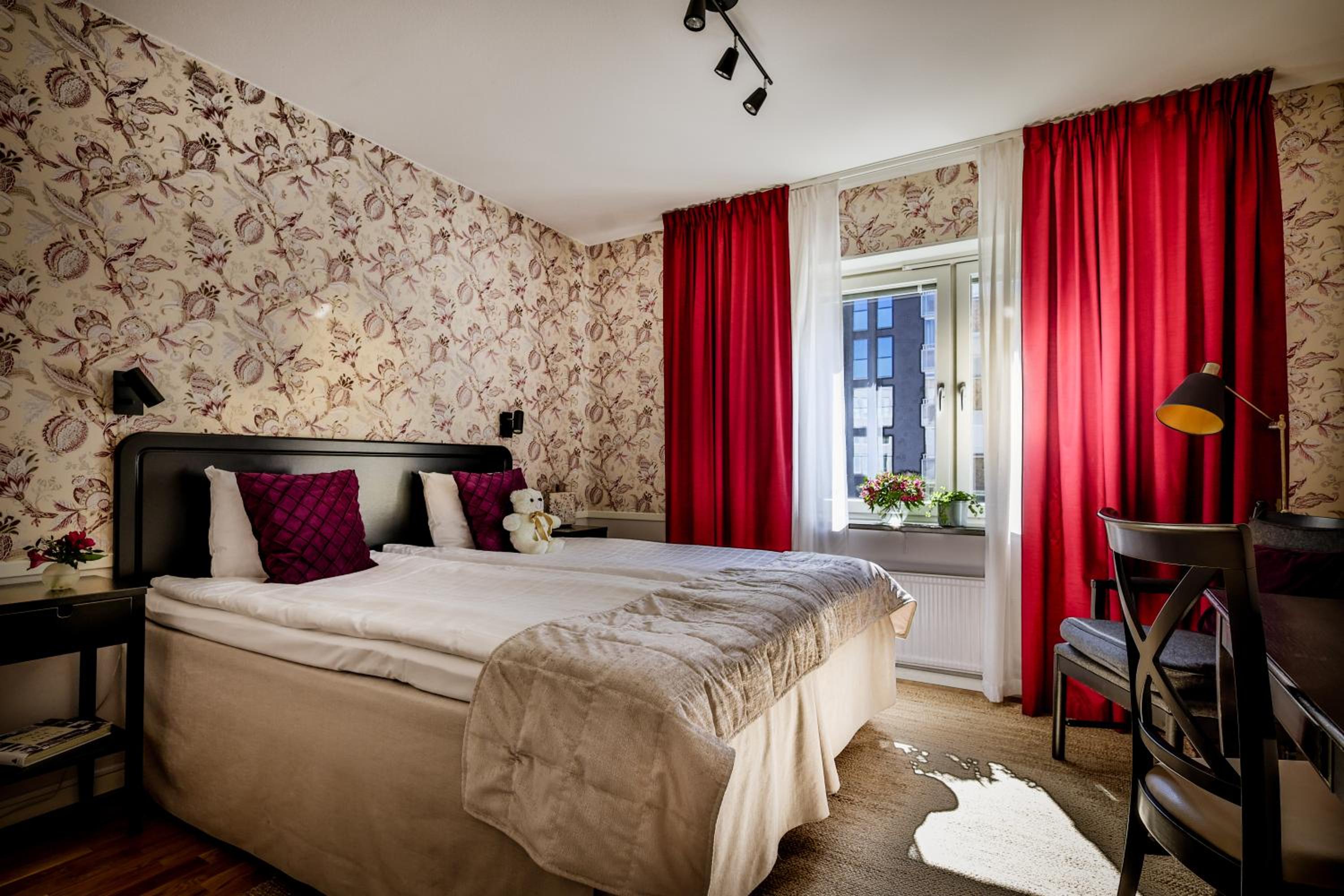 Premium Twin Room - Photo 2