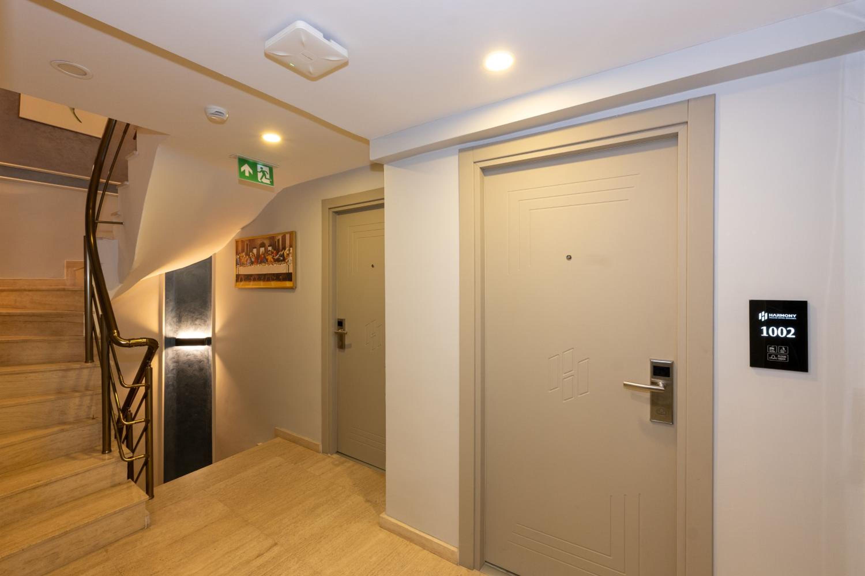 Economy Triple Room photo 3