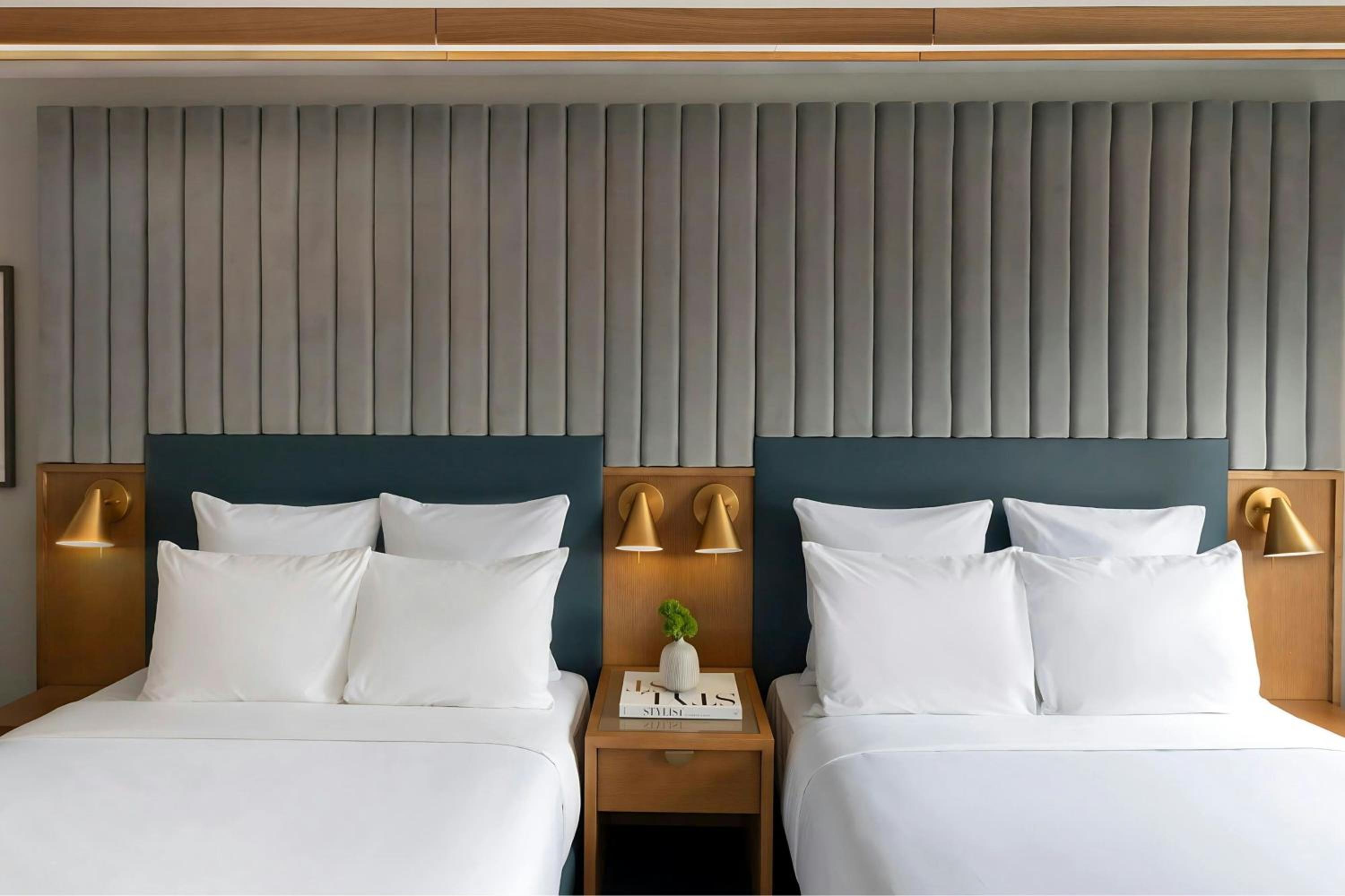 Queen Room with Two Queen Beds - Photo 2