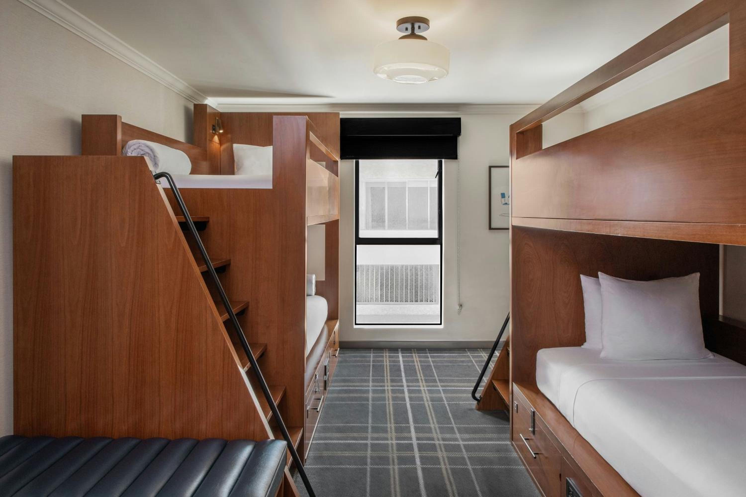 Double Bunk Room with Two Twin Bunk Beds photo 1