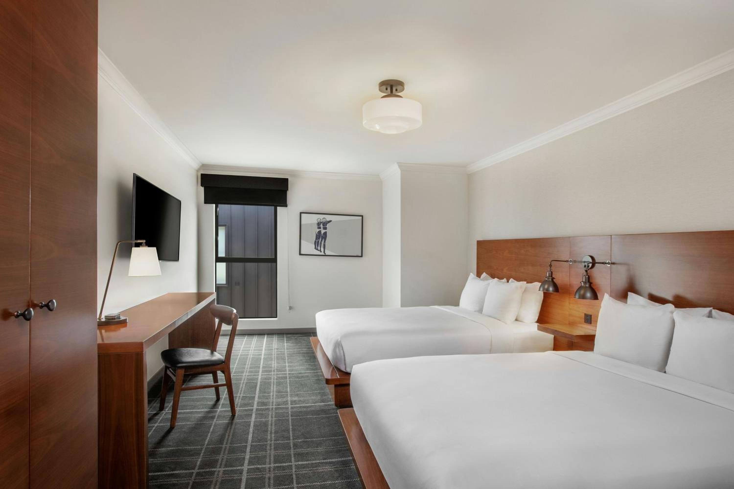 Queen Room with Two Queen Beds photo 1
