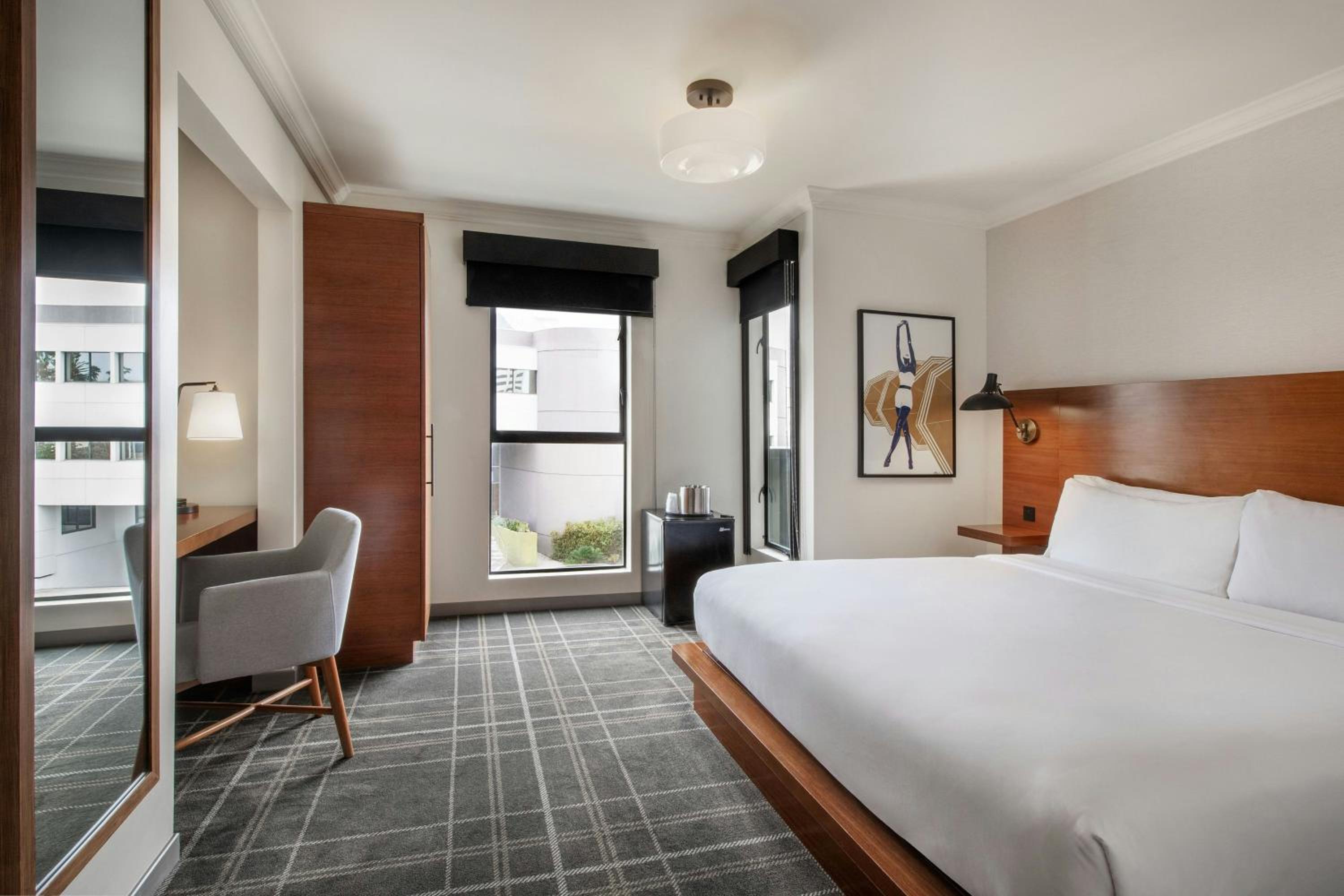 King Room with Roll-In Shower - Mobility and Hearing Accessible photo 3