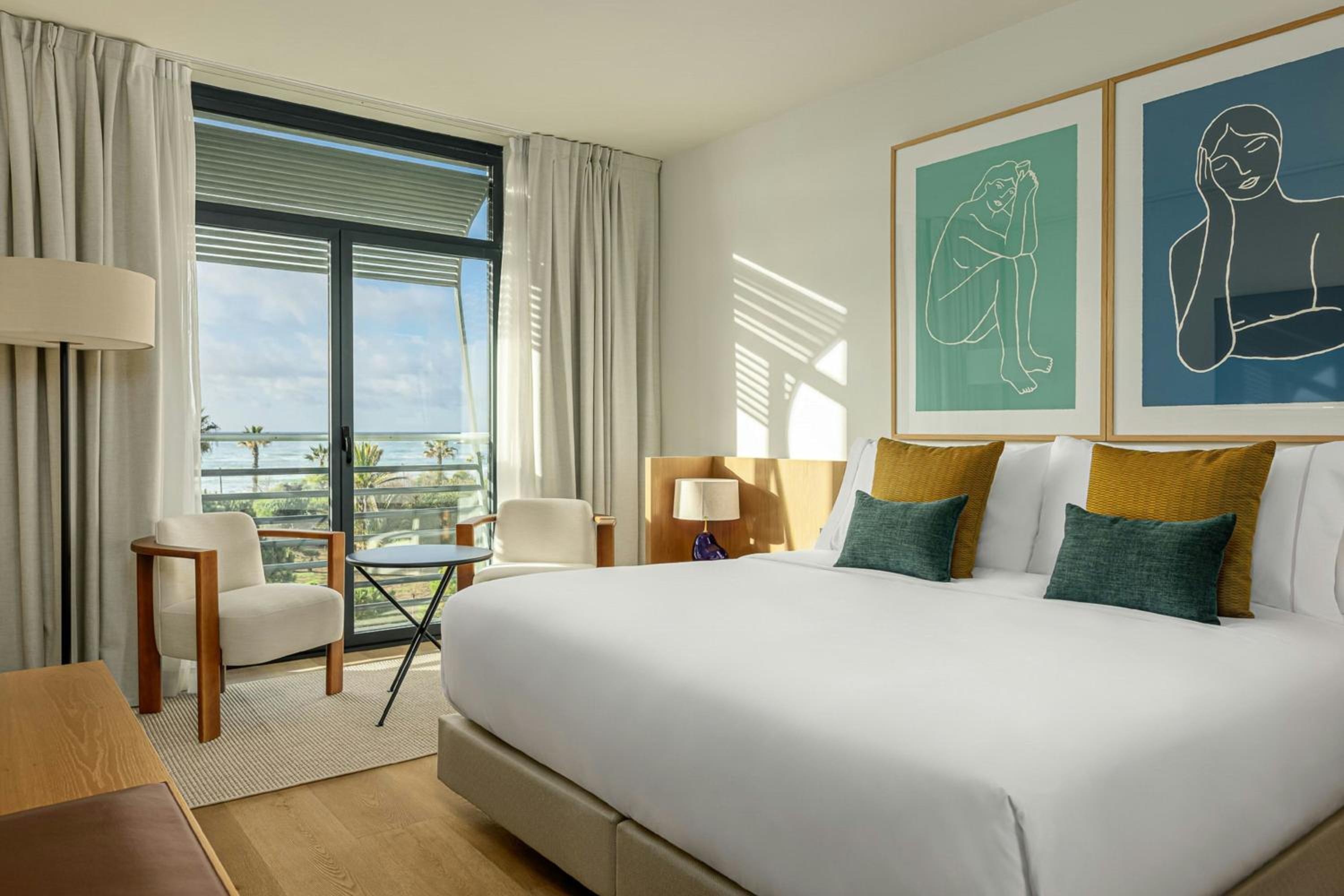 Premium King Room with Sea View - High Floor - Photo 1