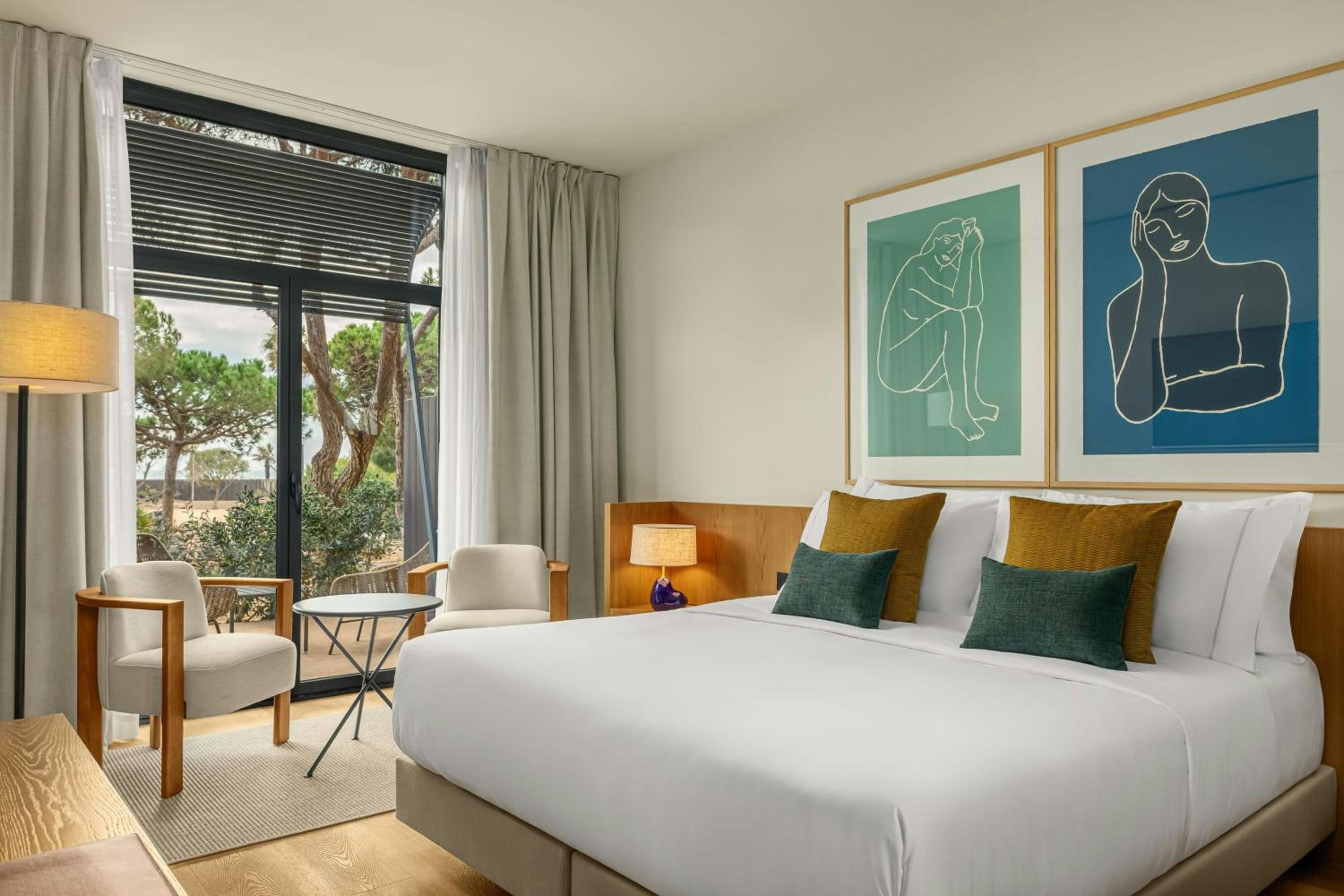 Premium King Room with Garden Access and Garden View photo 2
