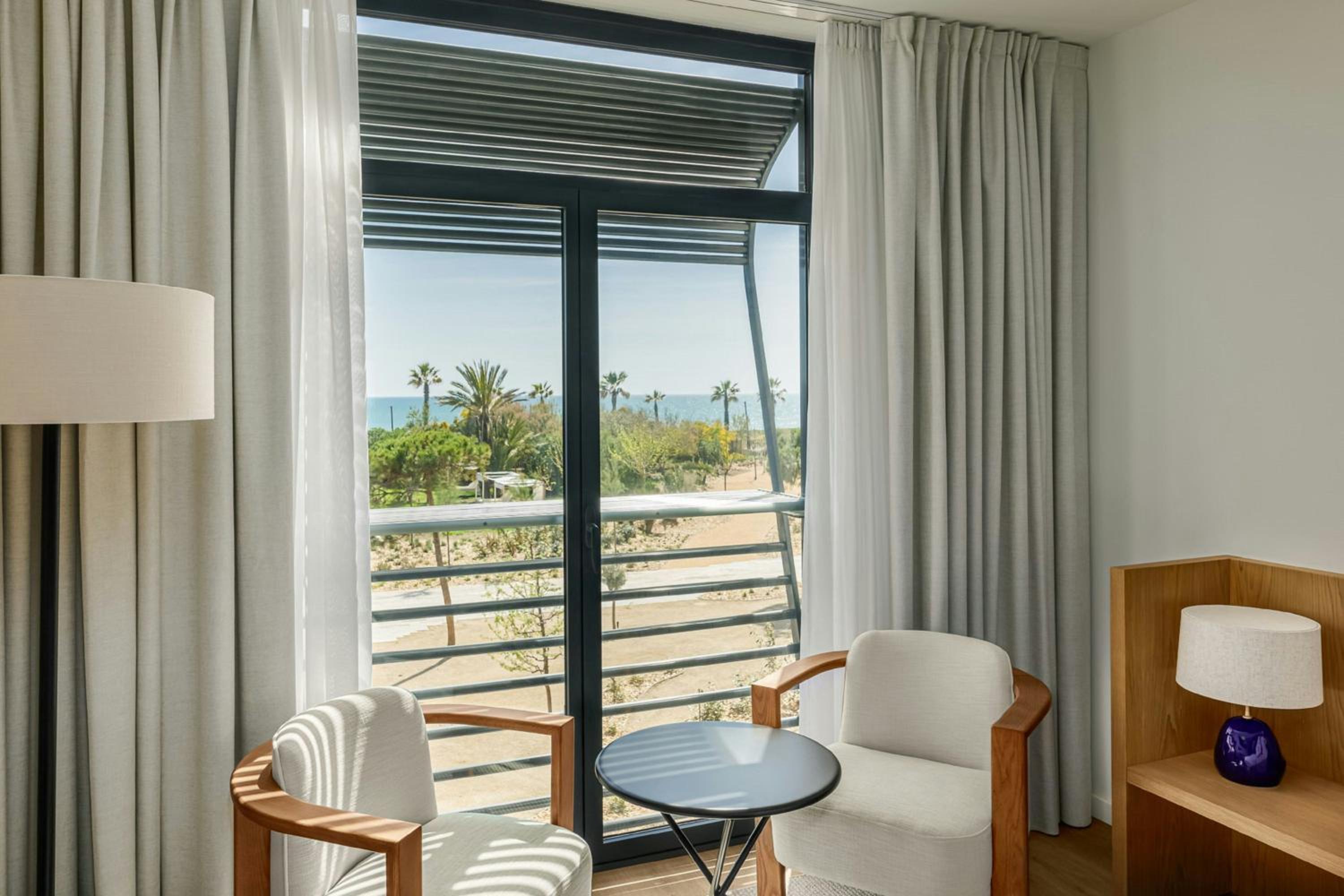 Standard King Room with Sea View