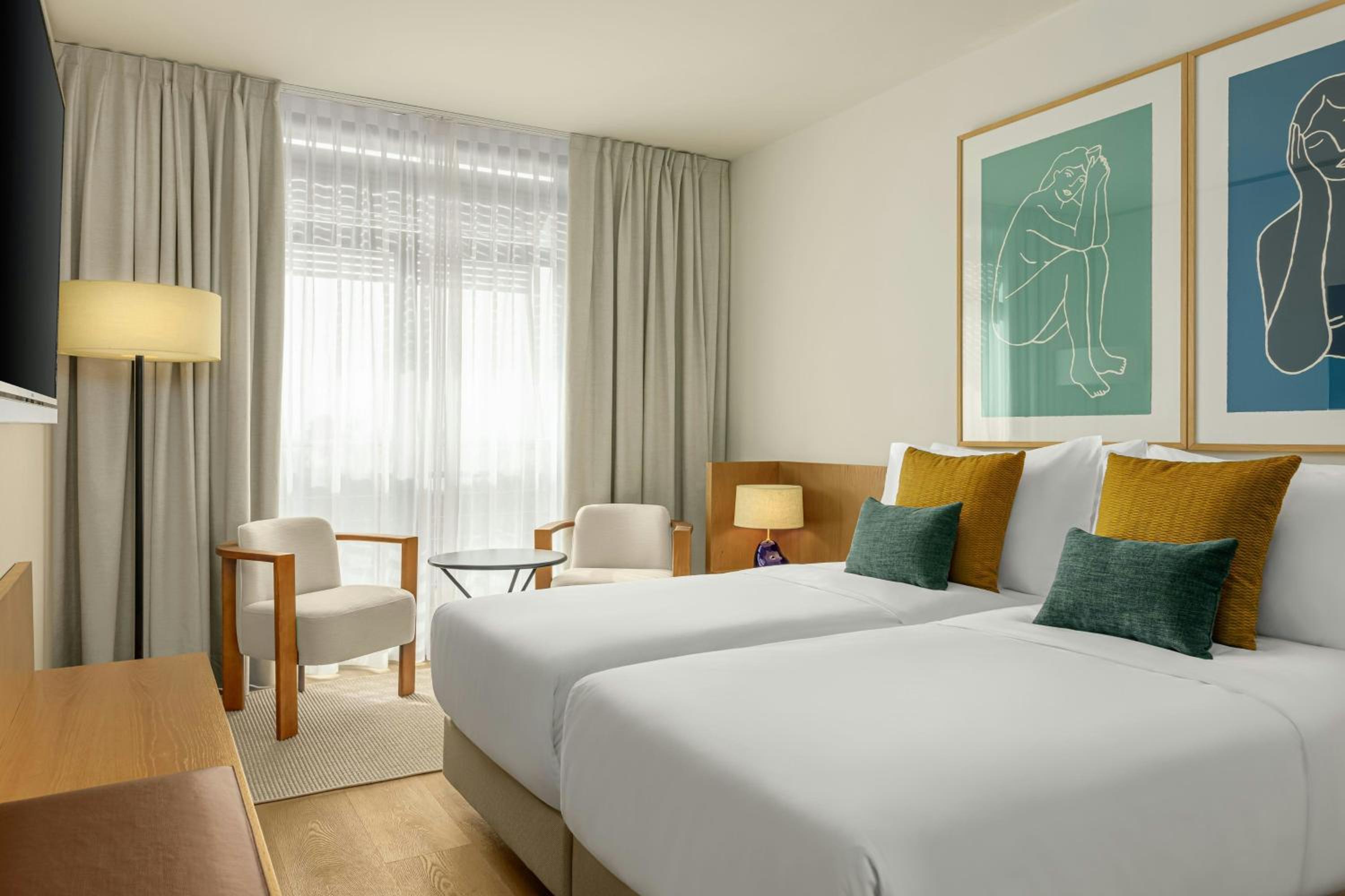 Standard King Room with Garden View - Photo 2