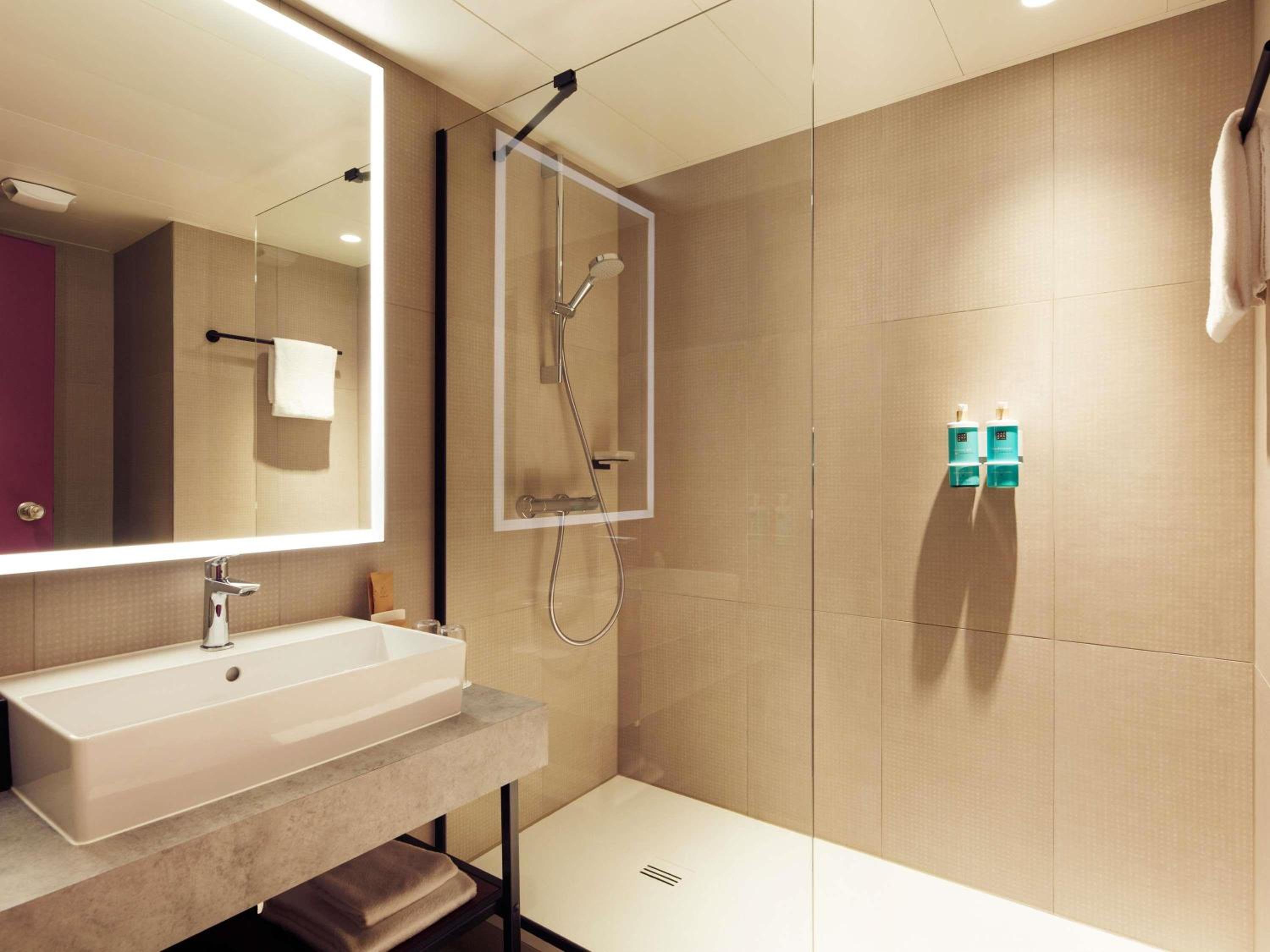 Executive Room with Double Bed and Sofa - Photo 1