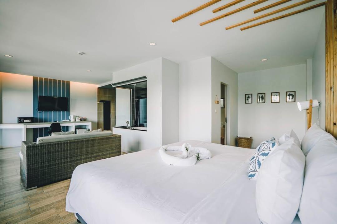 Suite with Spa Bath photo 3
