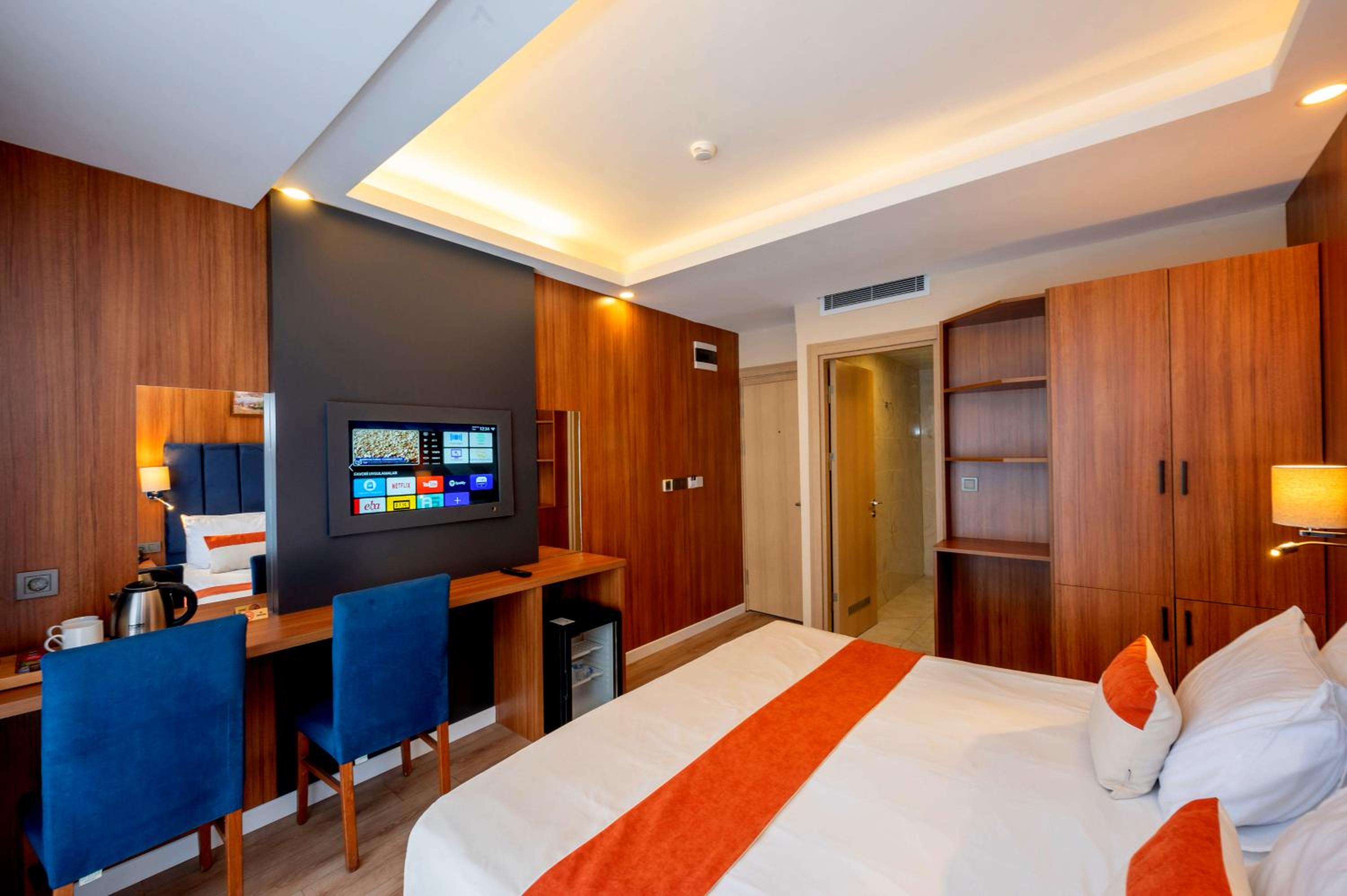 Double or Twin Room with Balcony photo 1