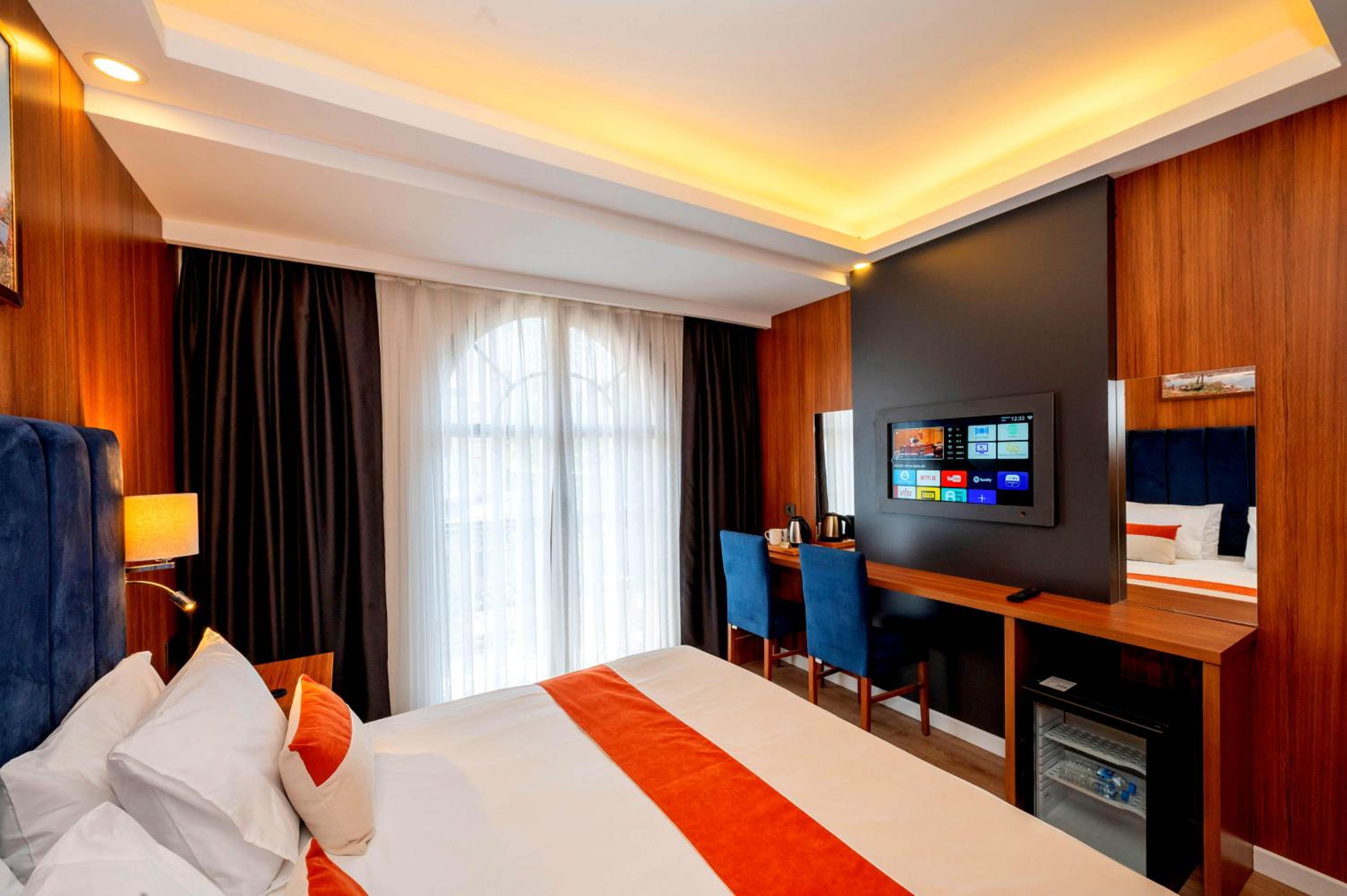 Double or Twin Room with Balcony photo 2