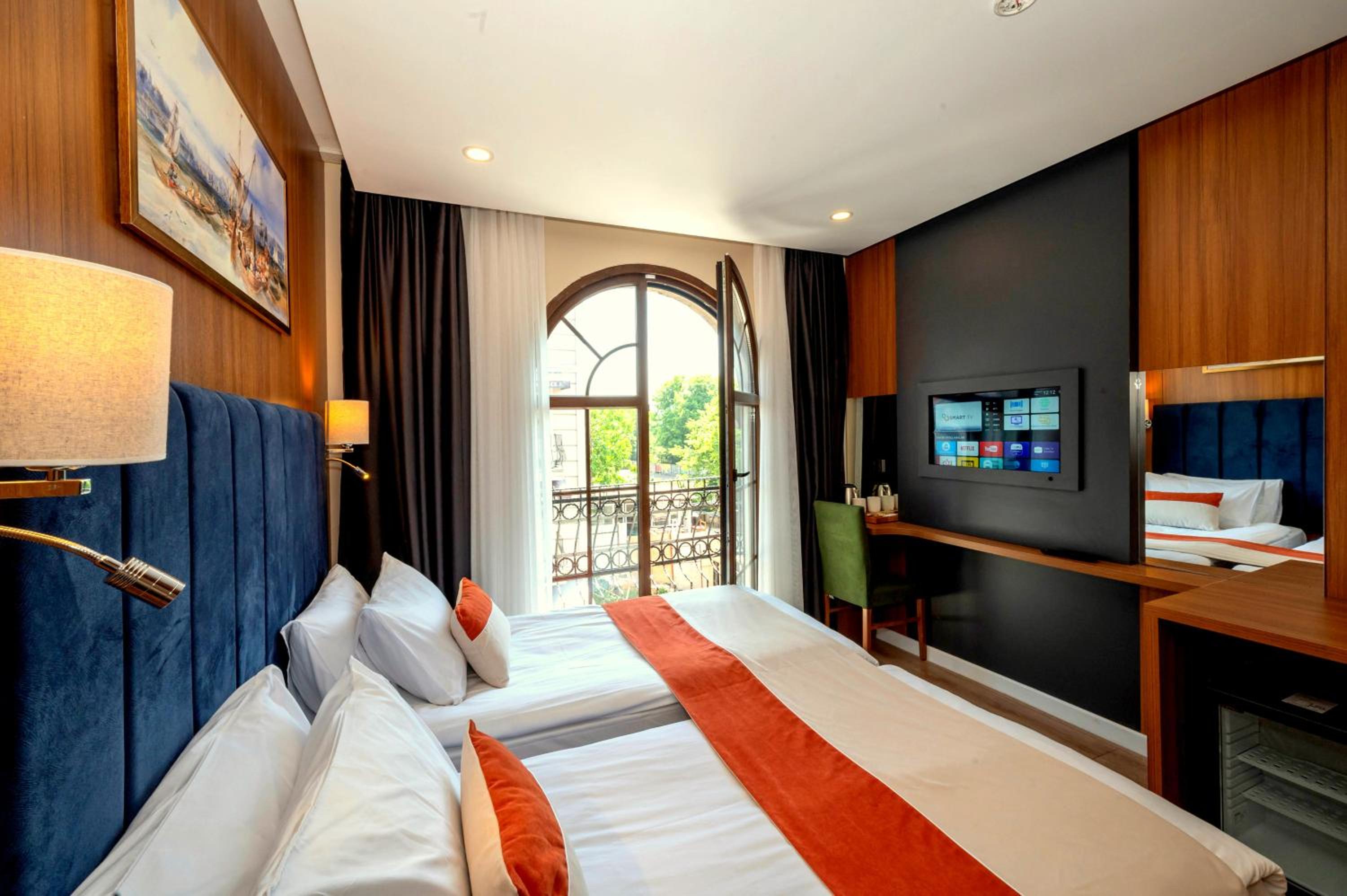 Double or Twin Room with Balcony photo 3
