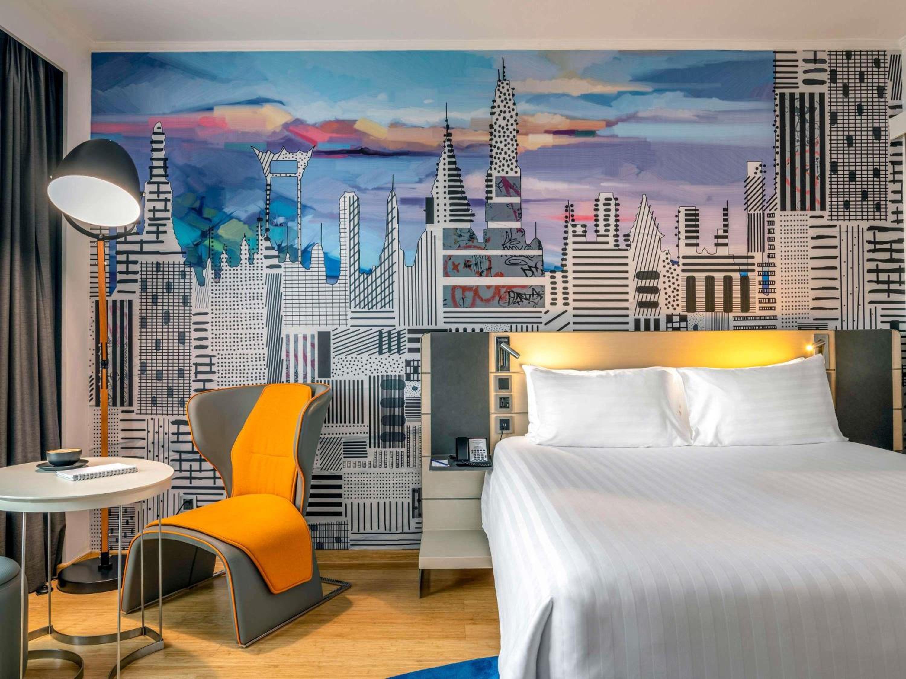 Deluxe Corner Room with King Bed