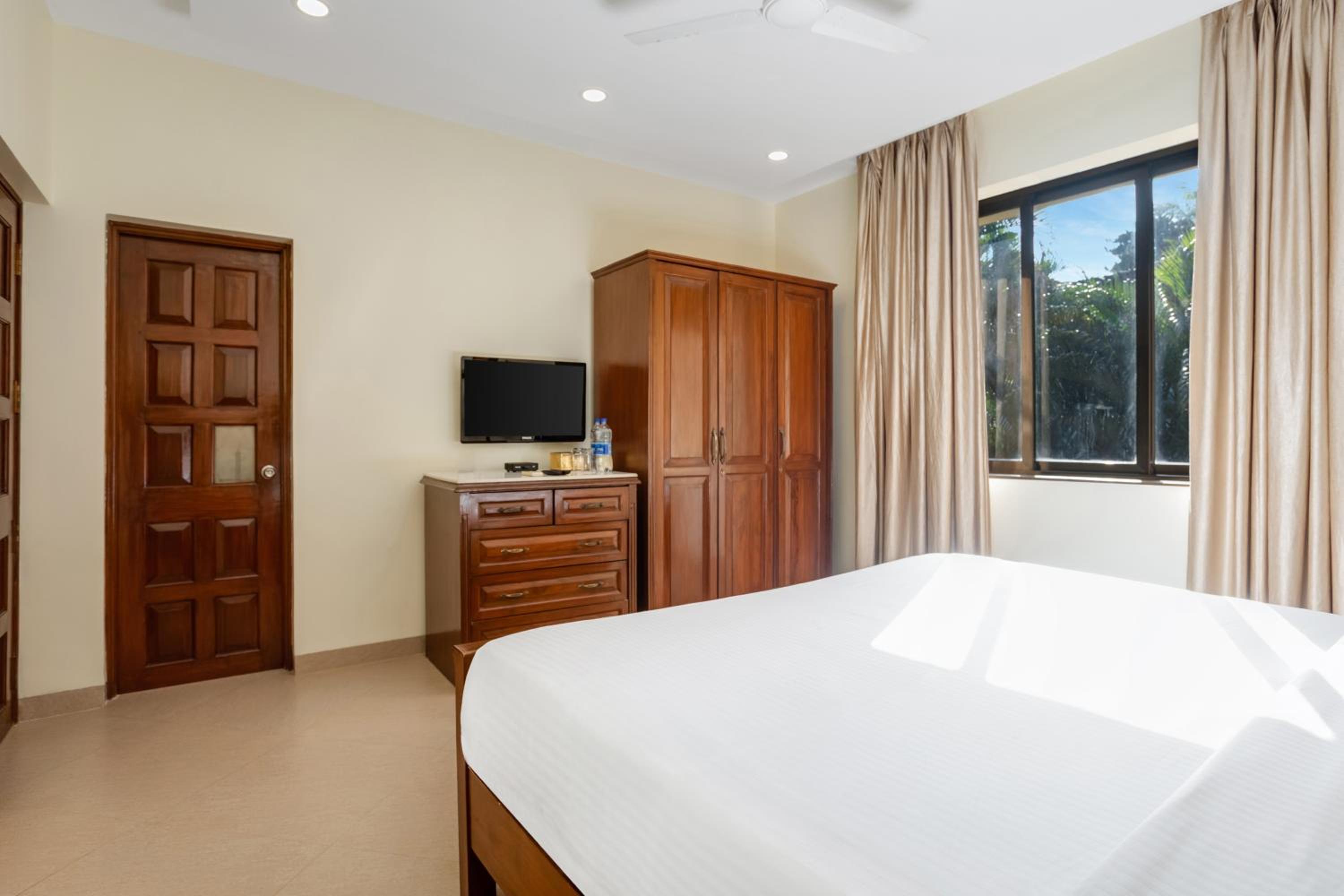 Premium Suite First Floor Pool View – 10% Discount on F&B (15th April 2026 to 30th Sep 2026)