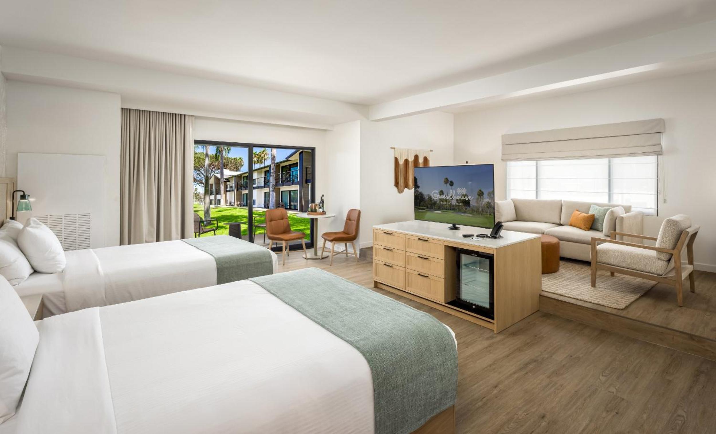 Junior Suite with Two Queen Beds - Photo 2