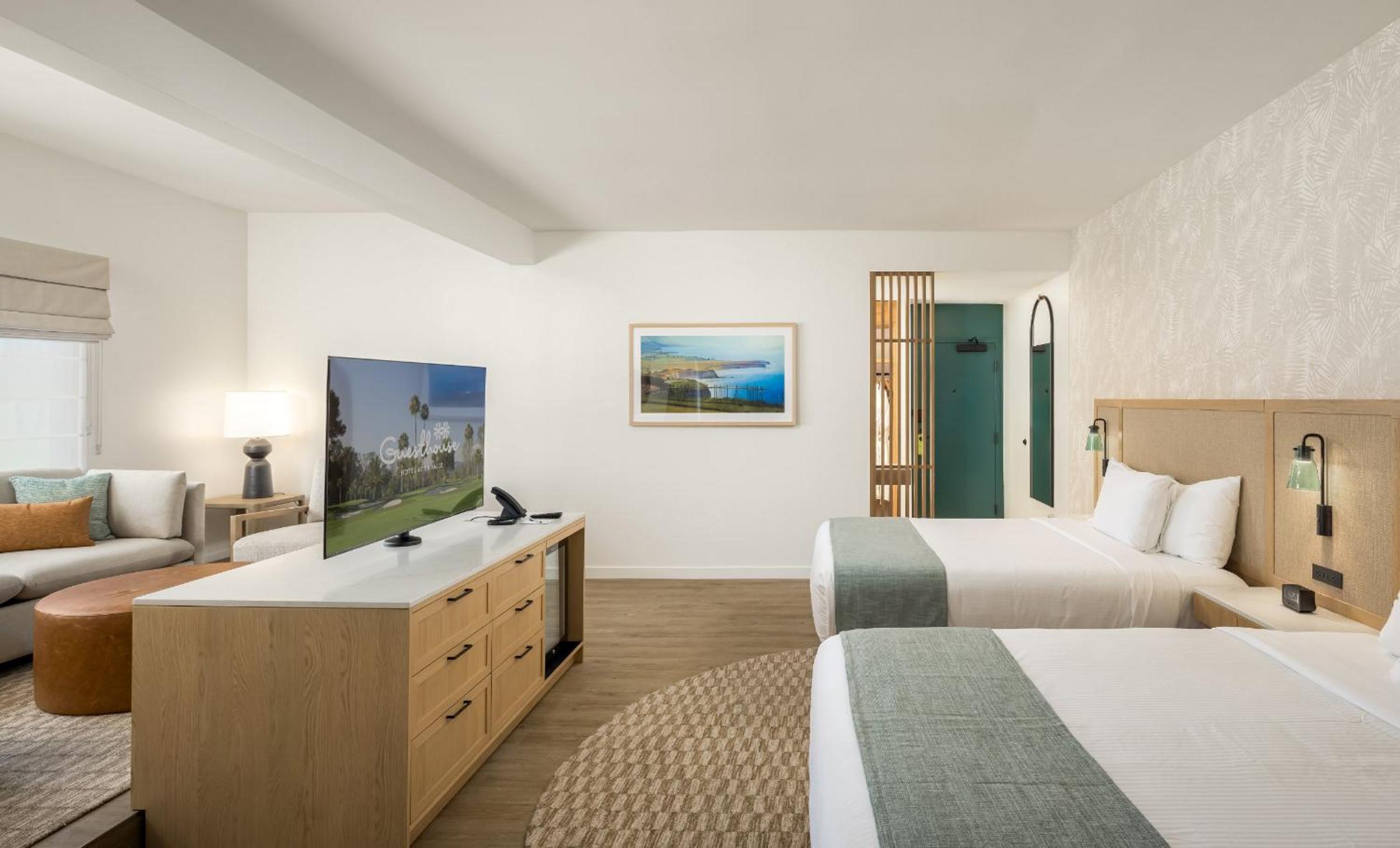 Junior Suite with Two Queen Beds - Photo 4