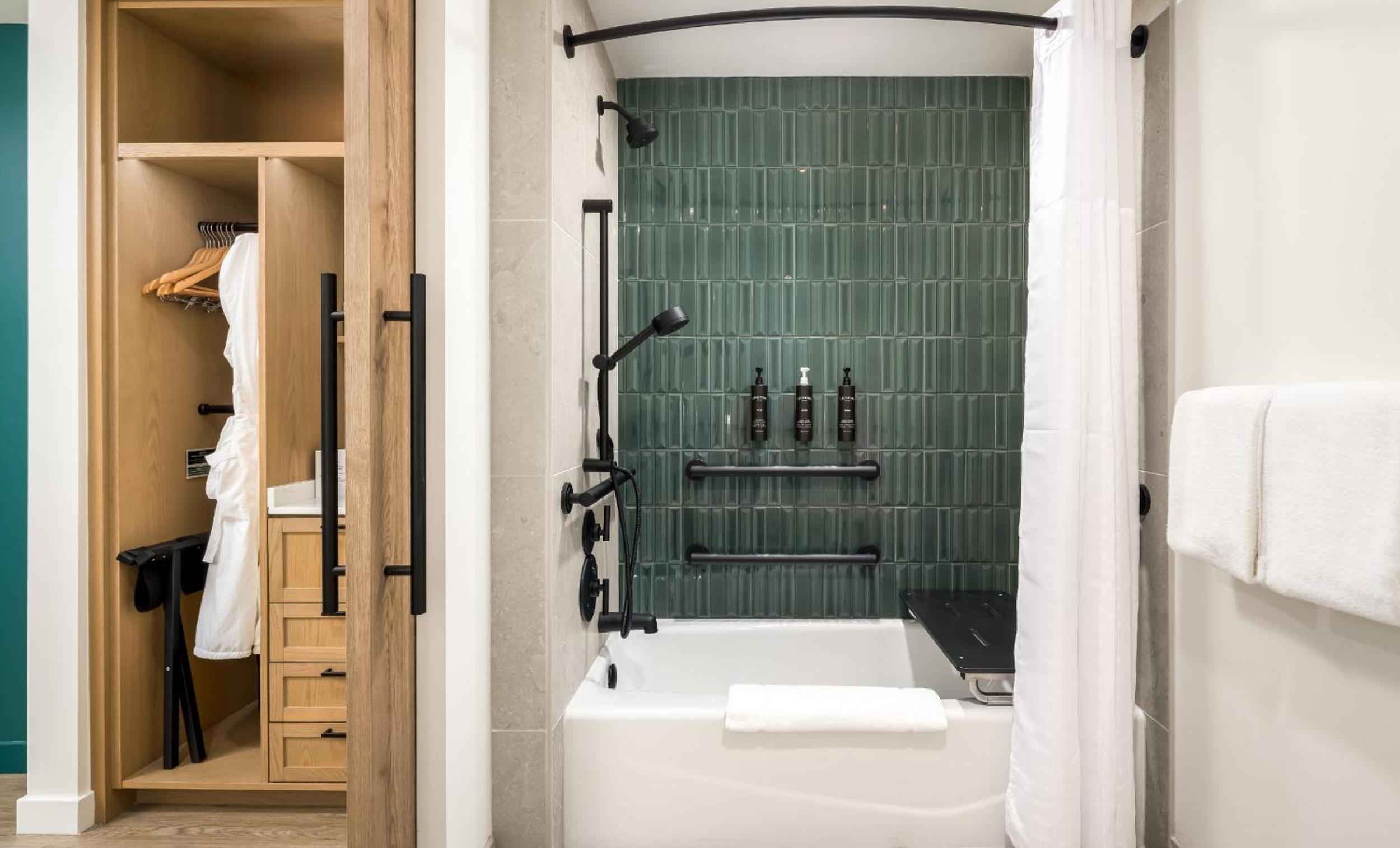 Golf View King Fireplace ADA Tub photo 1