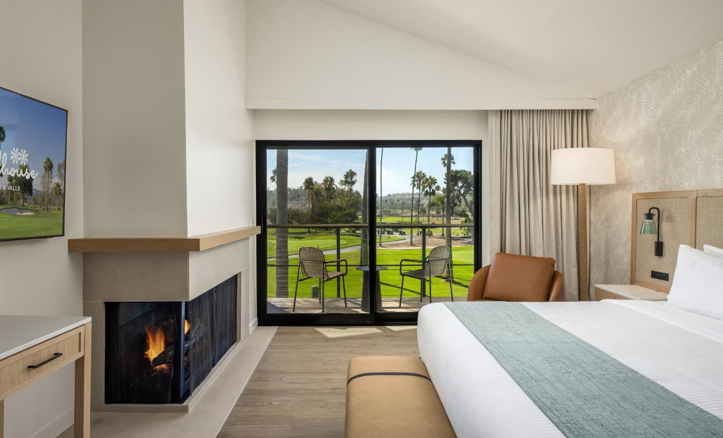 Golf View King Suite w/Fireplace