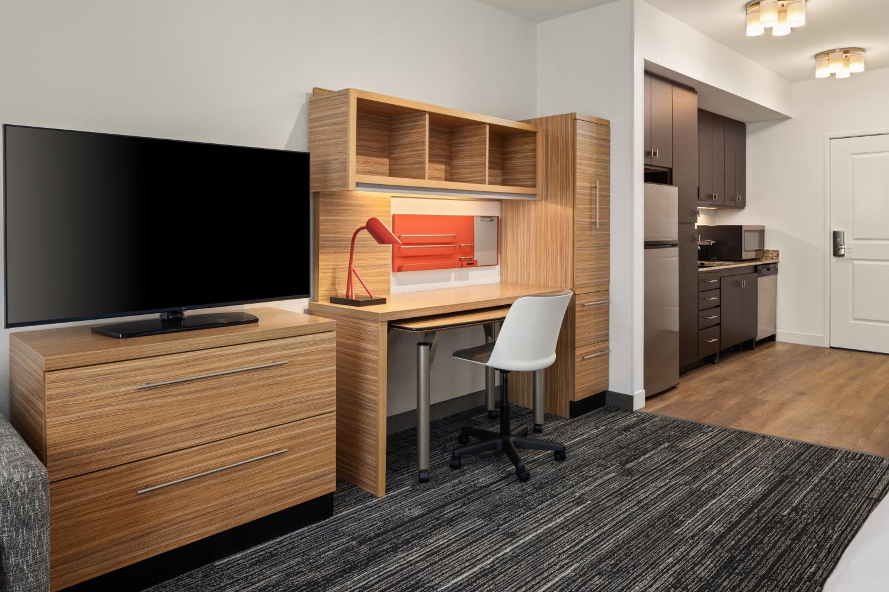 King Studio with Sofa Bed - Hearing Accessible photo 3
