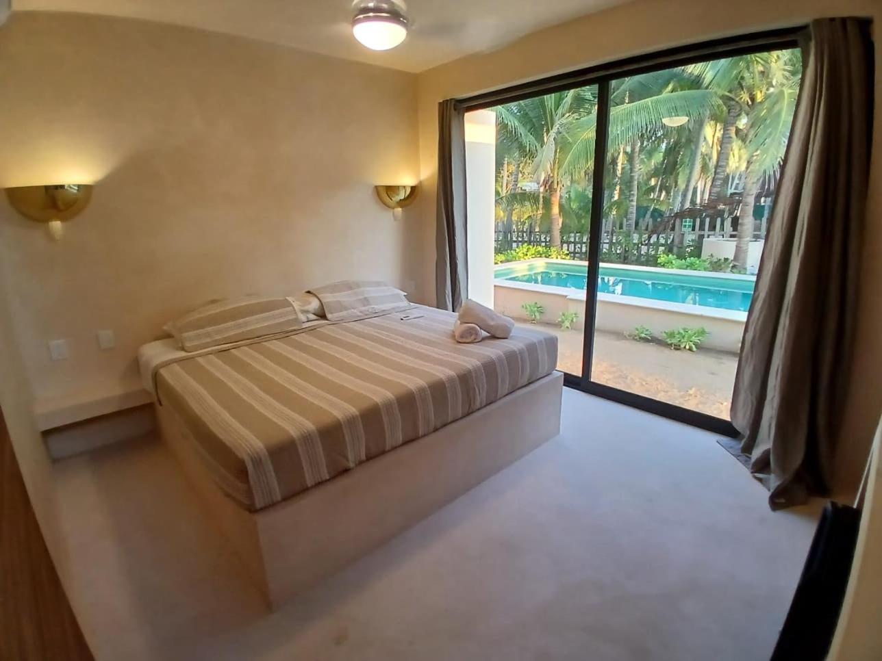 Deluxe Double Room with Side Sea View photo 3