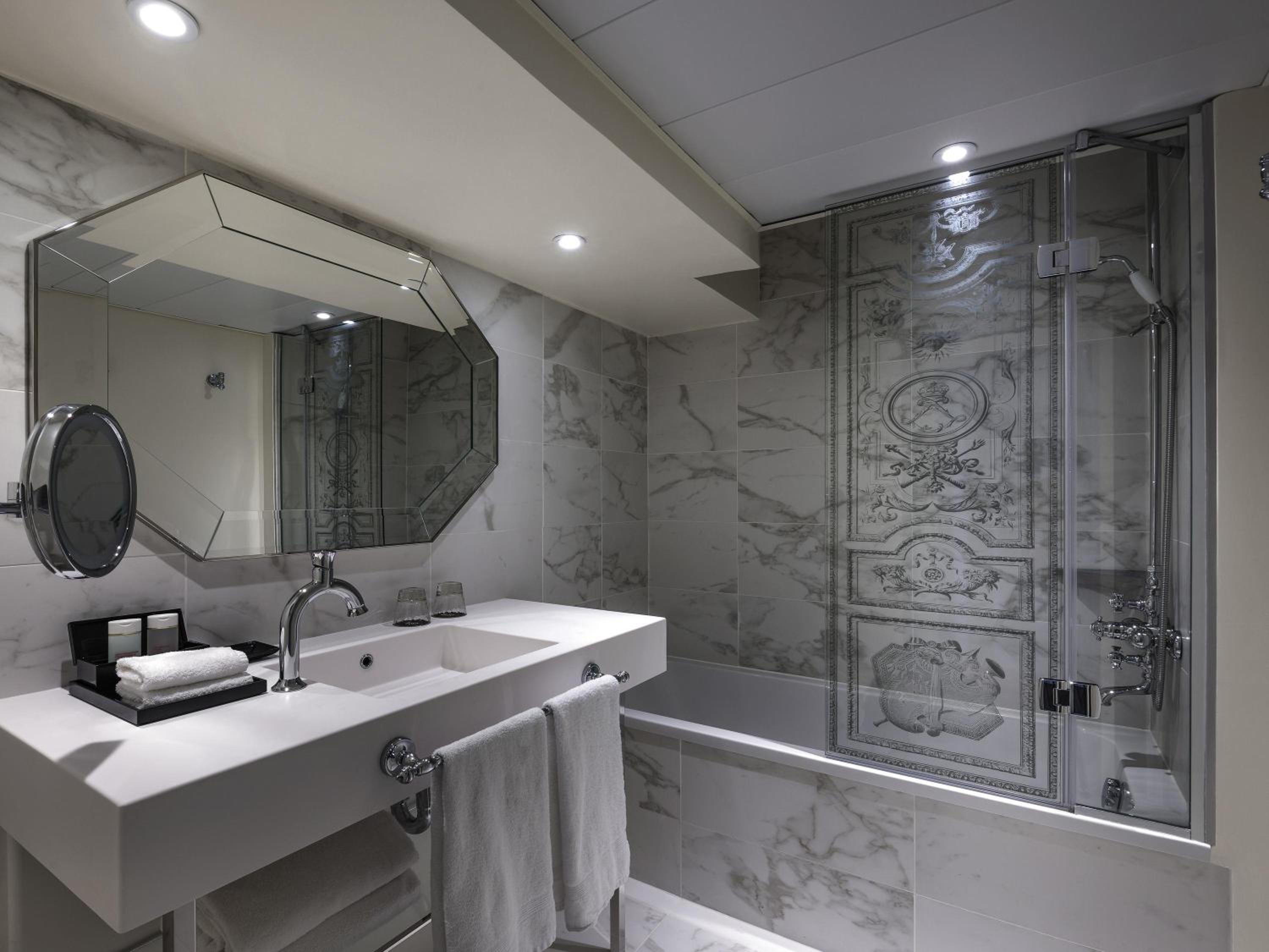 King Suite with Double Sofa Bed