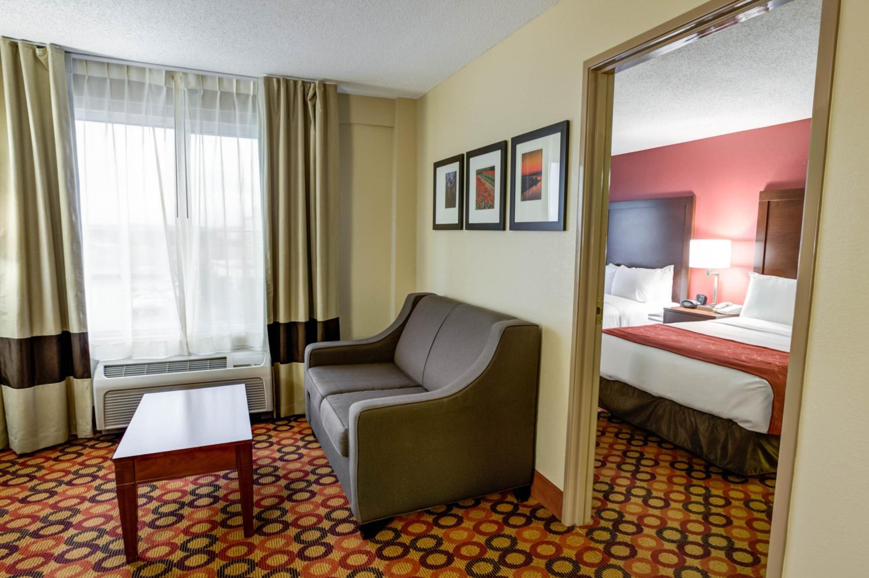 One-Bedroom Suite with Two Queen Beds - Photo 3