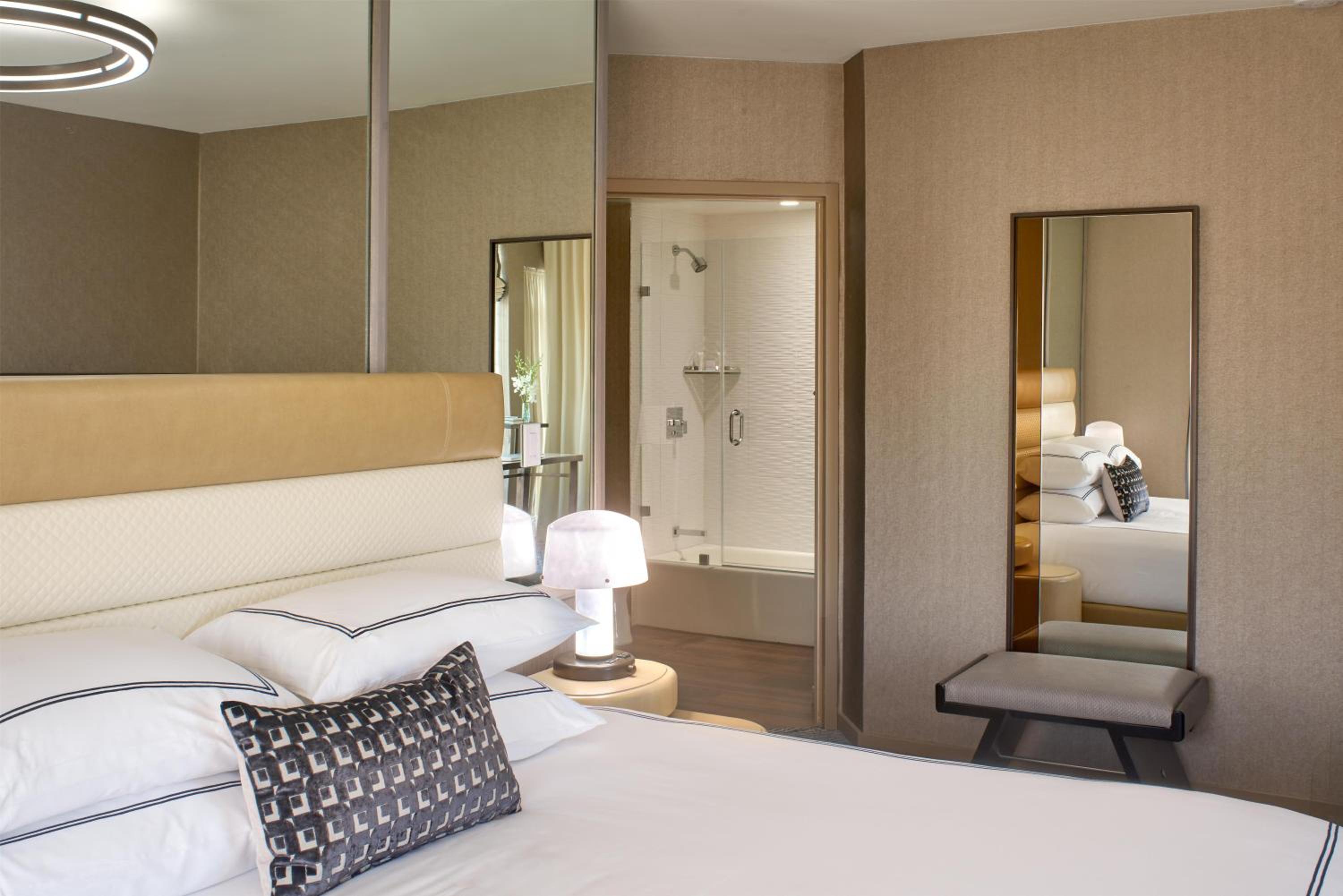 Suite - Photo 1