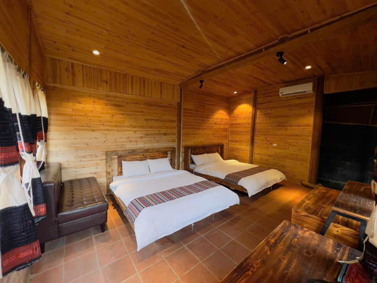 Family Room with Balcony photo 3
