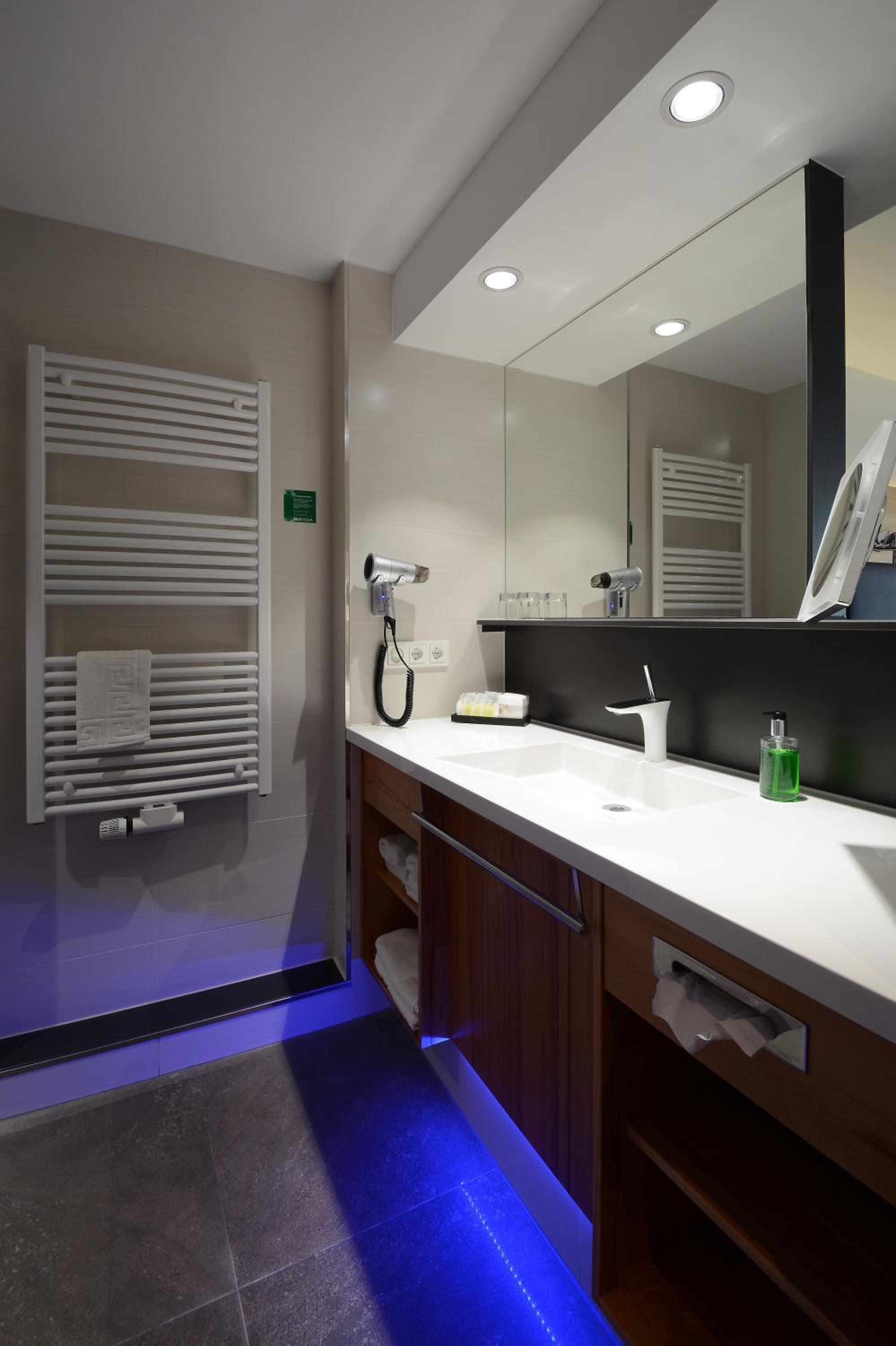Deluxe Double Room with Balcony photo 1