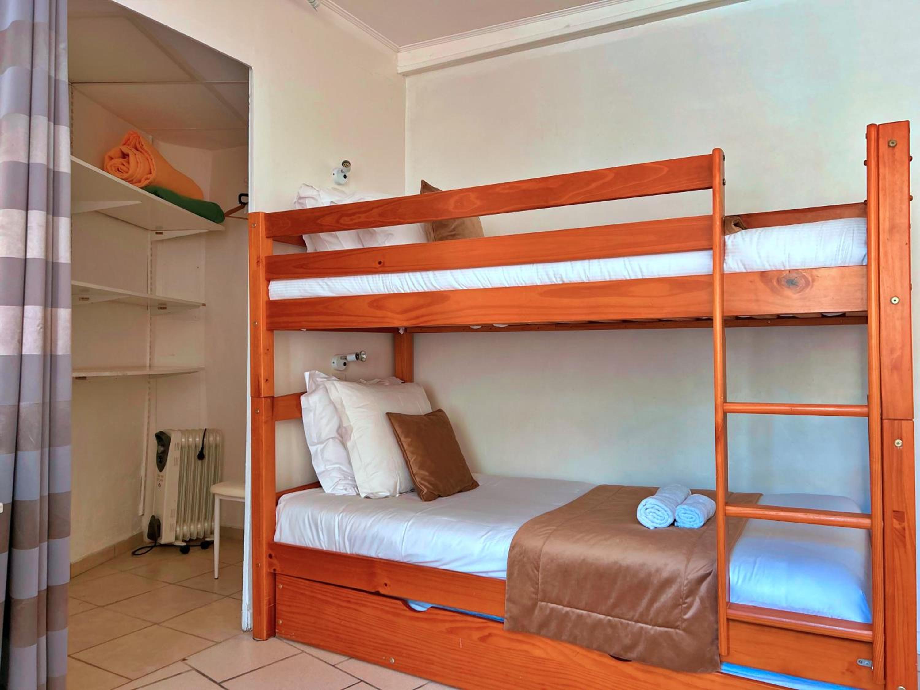 Quadruple Room with Balcony - Photo 3
